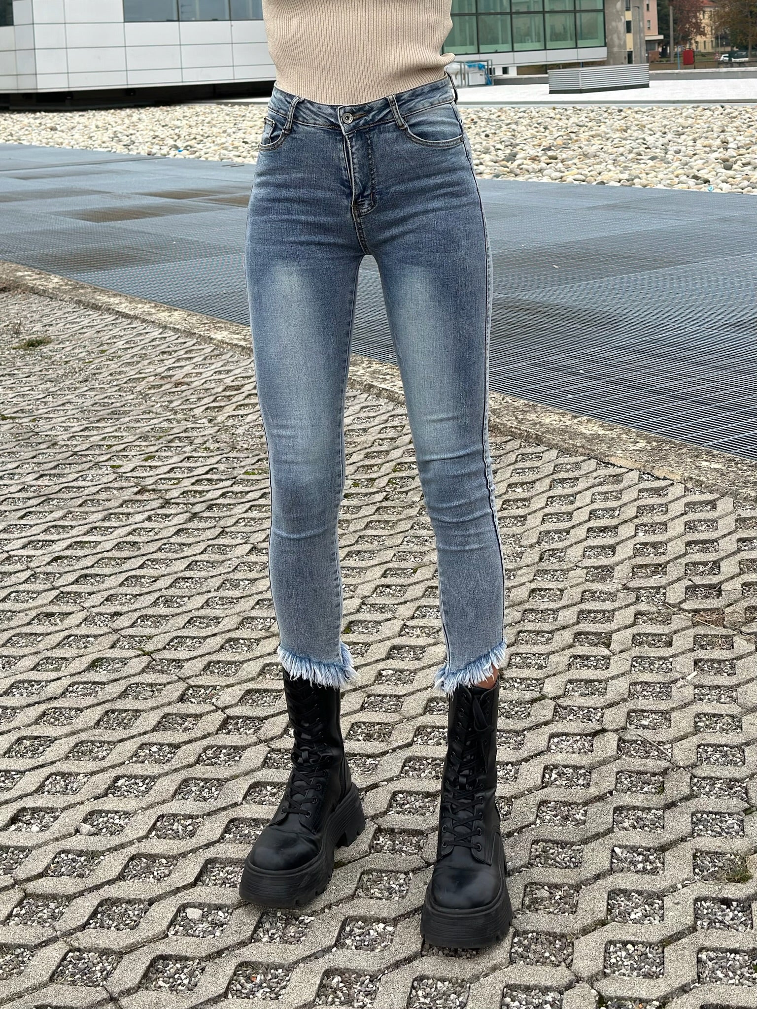 Jeans aderente sfrangiato sotto - R.a. Boutique 