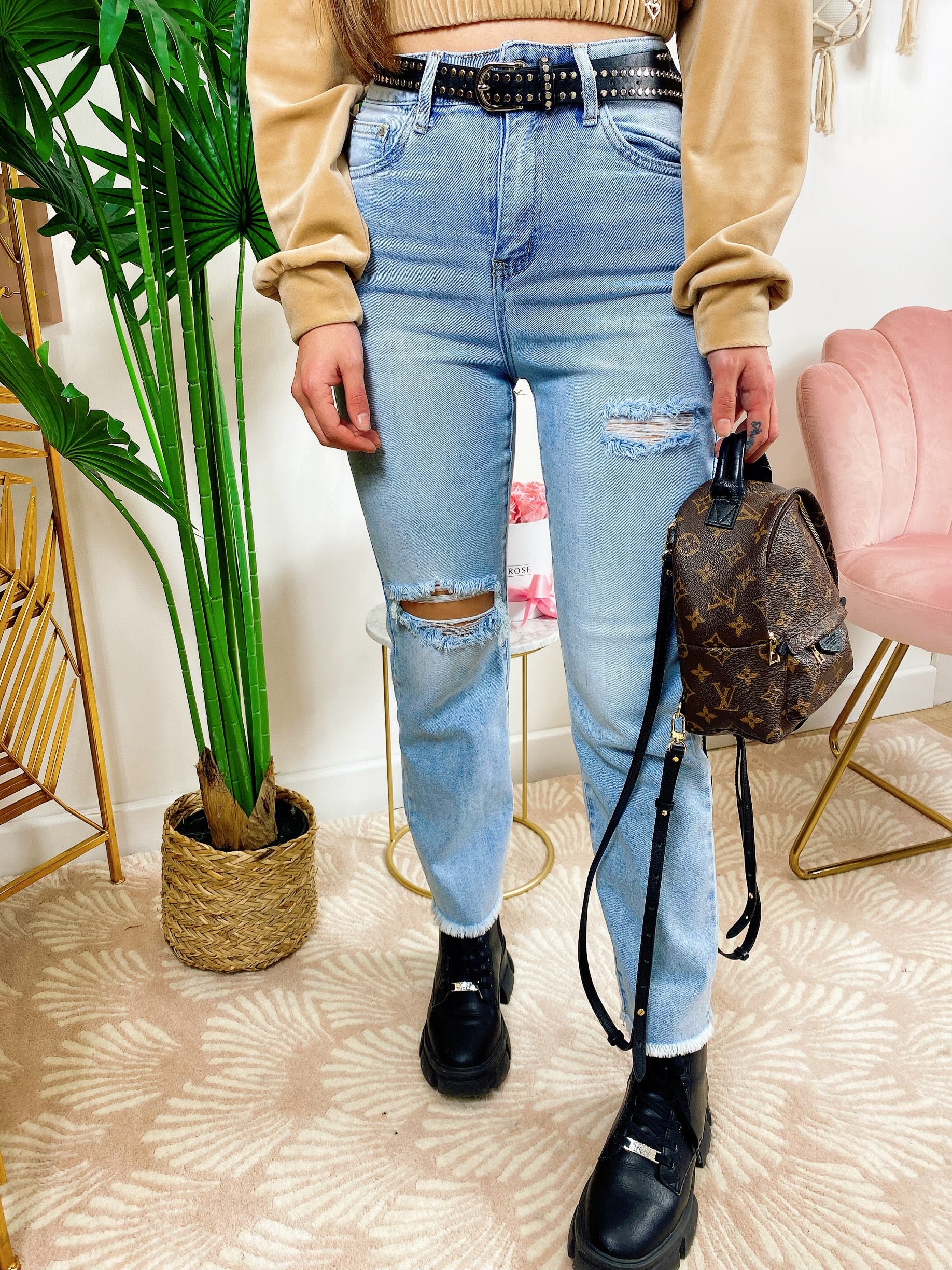 Jeans con strappi e cintura compresa - R.a. Boutique 