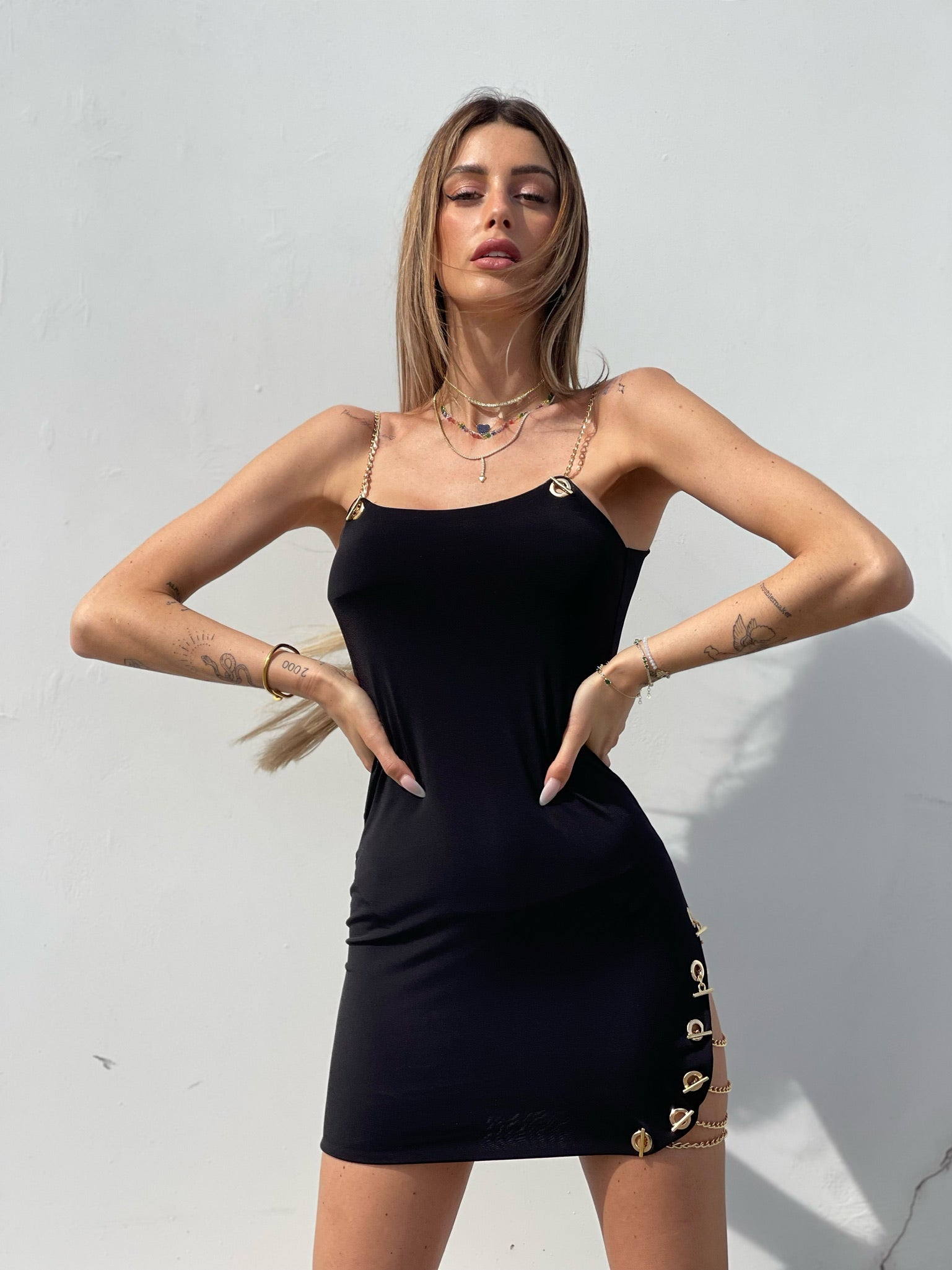 Black dress with gold chains | delivery 24/48h Black dress with gold chains | delivery 24/48h