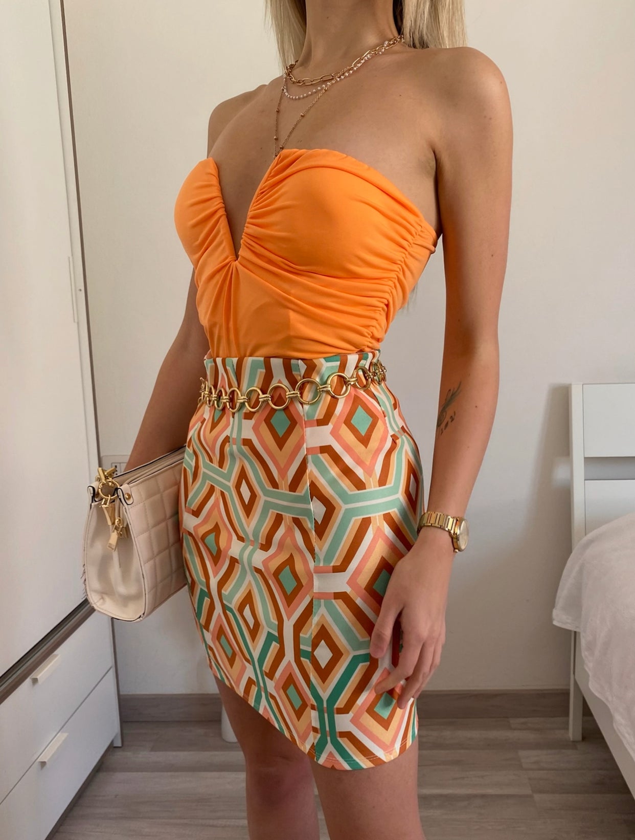 Top arancio con scollo a V - R.a. Boutique 