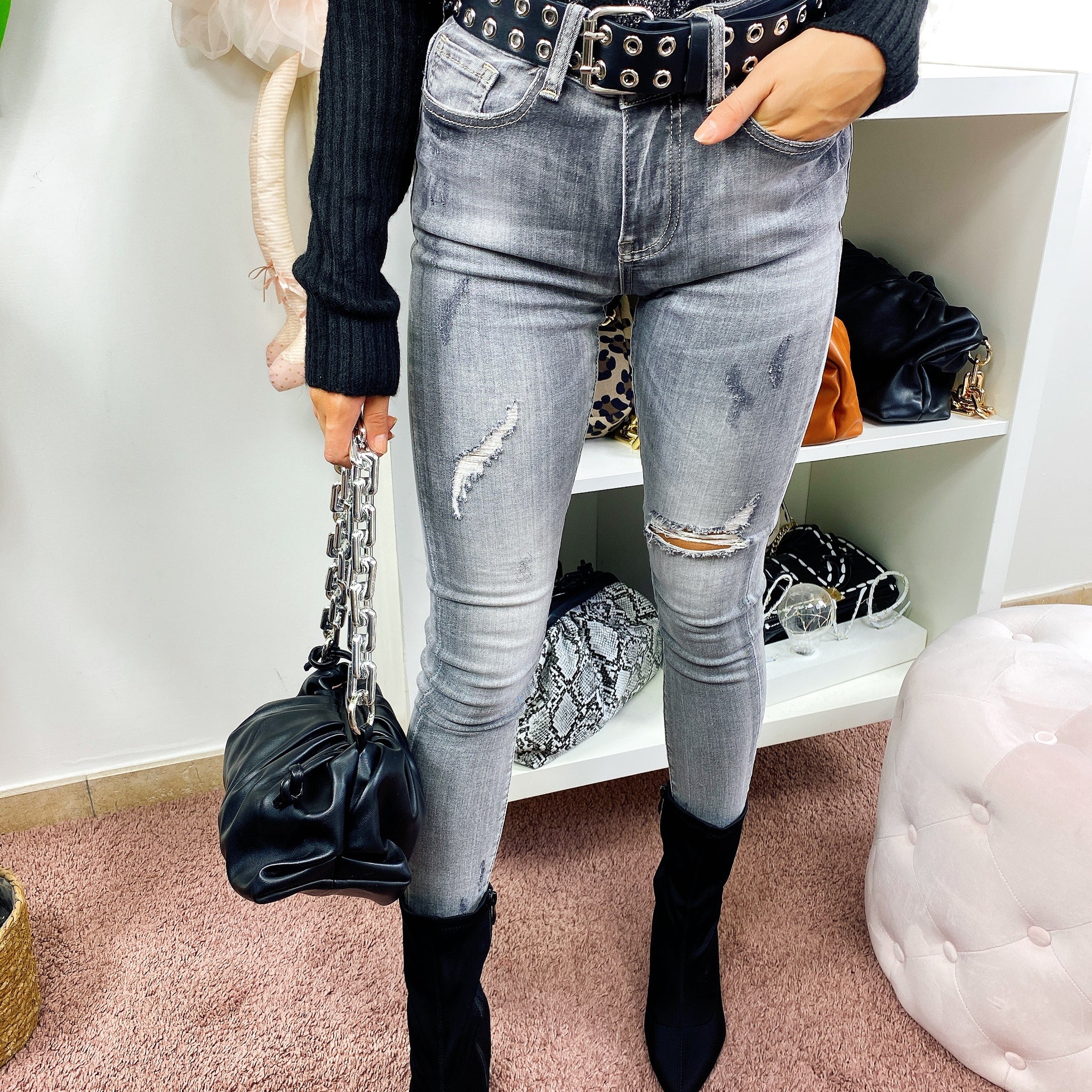 Jeans Grigio con strappini - R.a. Boutique 