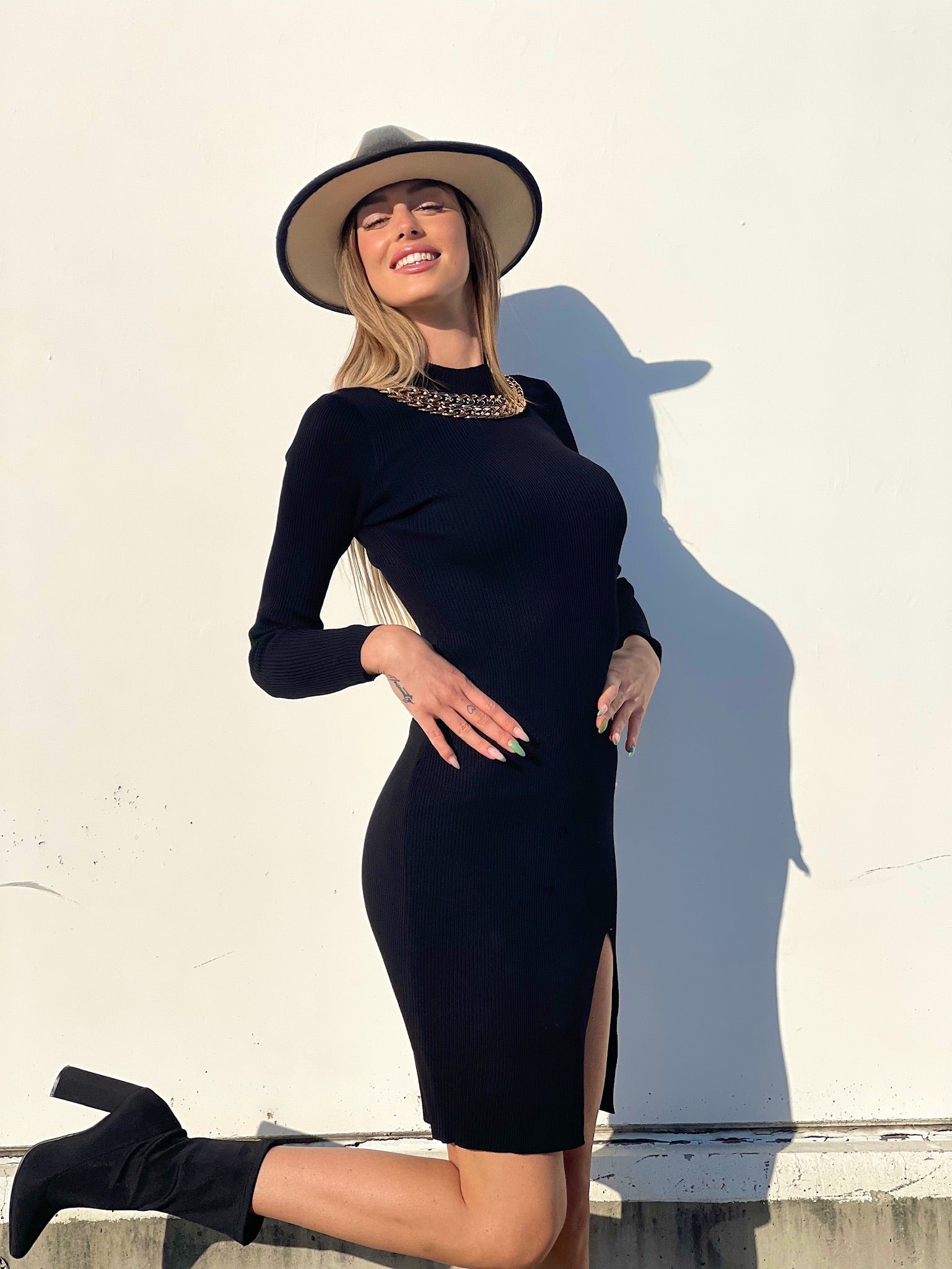 Abito in maglia nero con catene Oro - R.a. Boutique 