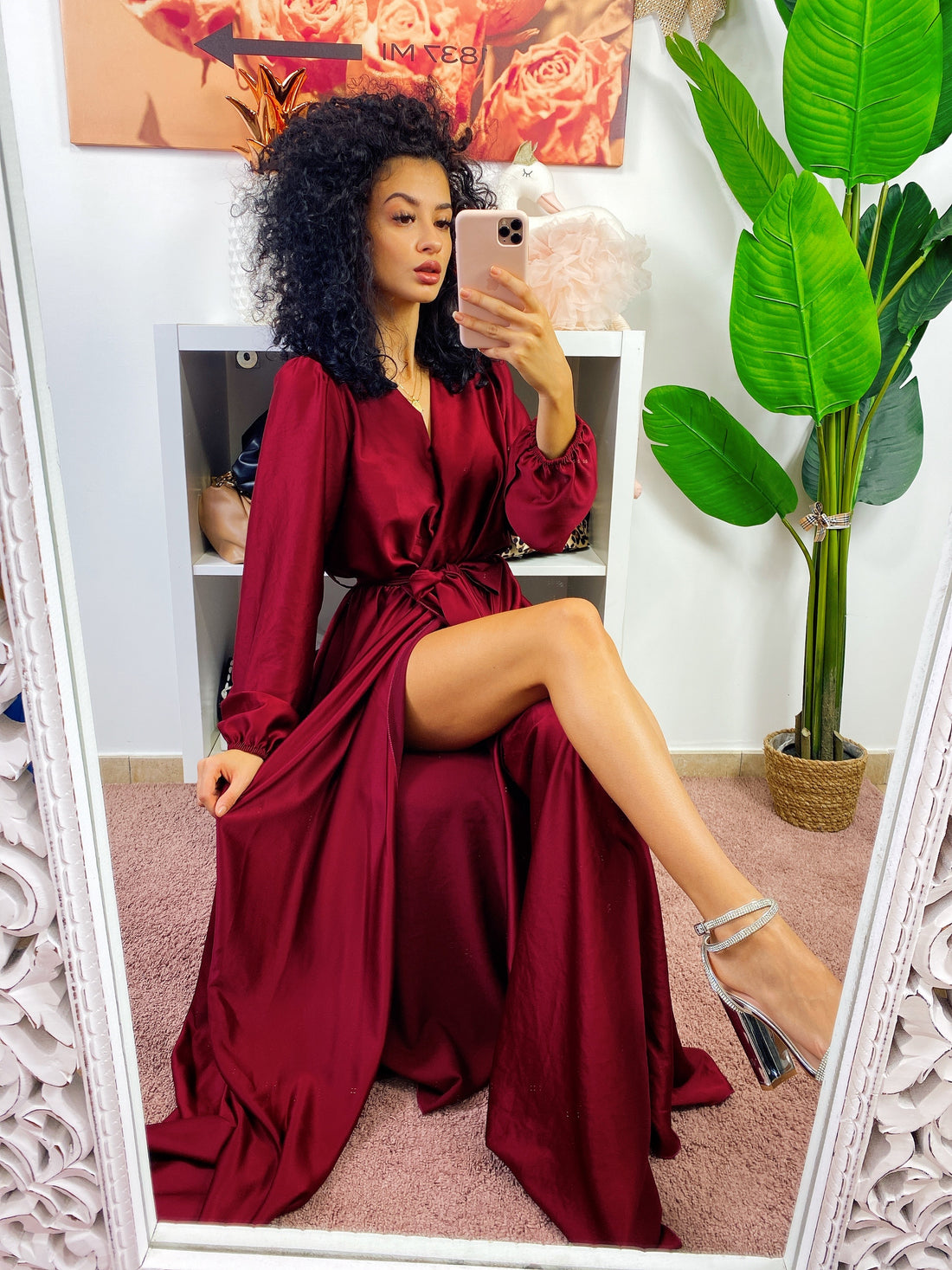 Abito in raso con maxi spacco manica lunga Bordeaux - R.a. Boutique 