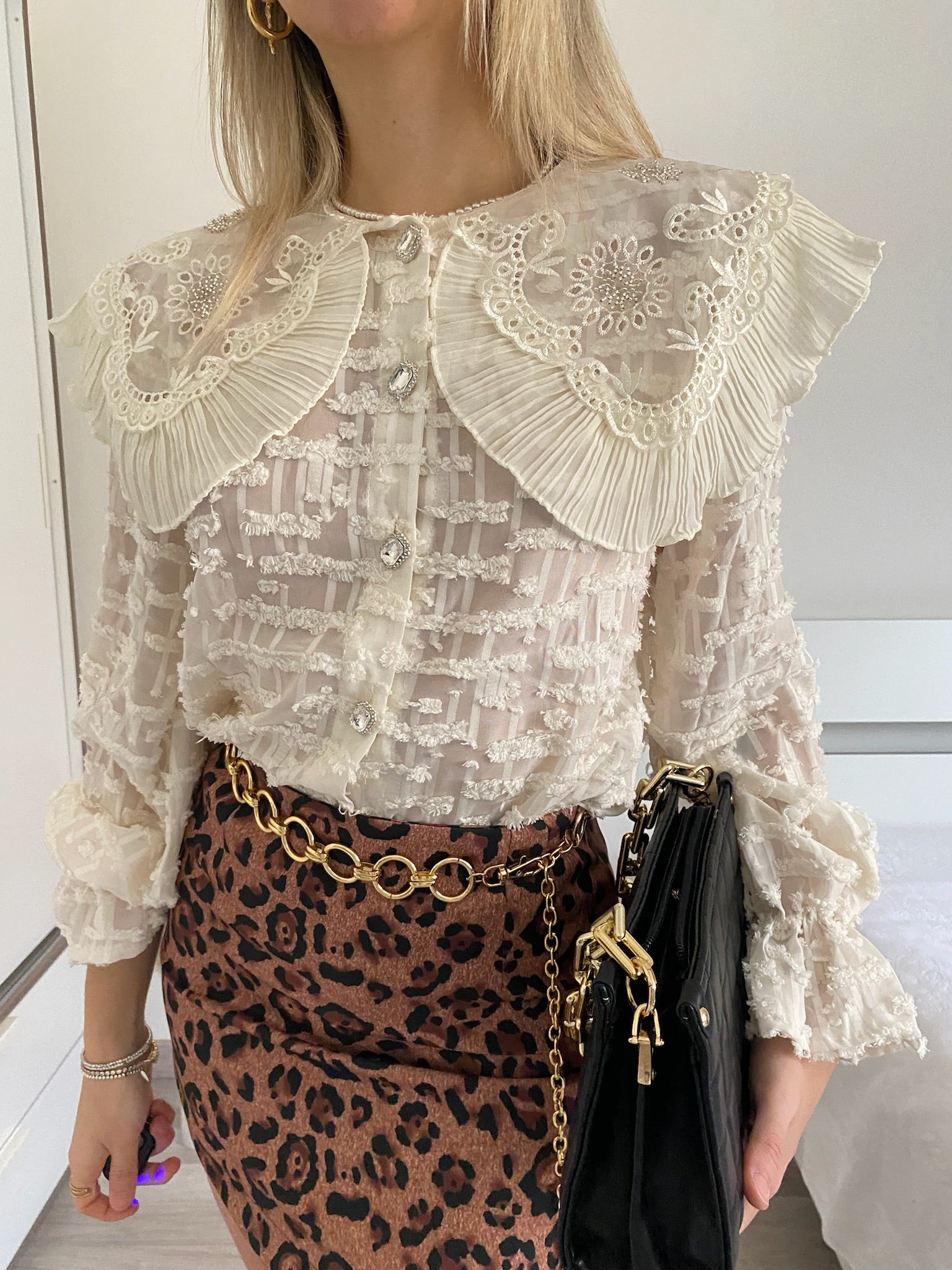 Camicia in pizzo beige con ricami - R.a. Boutique 