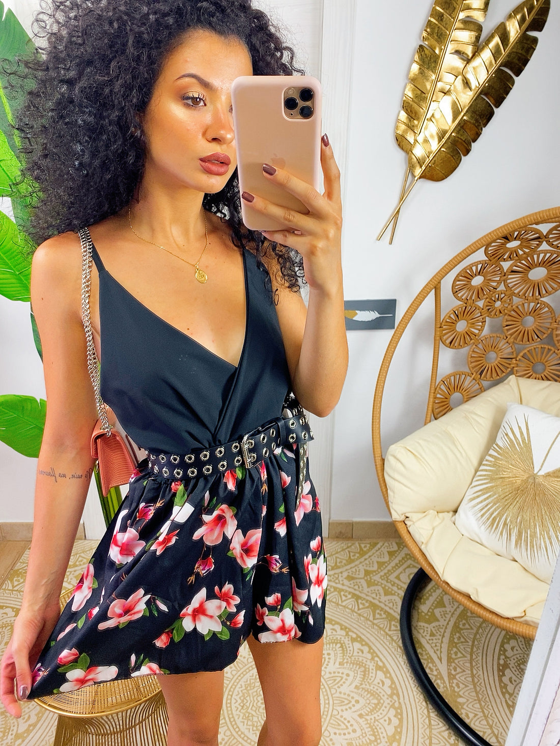 Tutina Nera con pantaloncino a fiori rosa - R.a. Boutique 