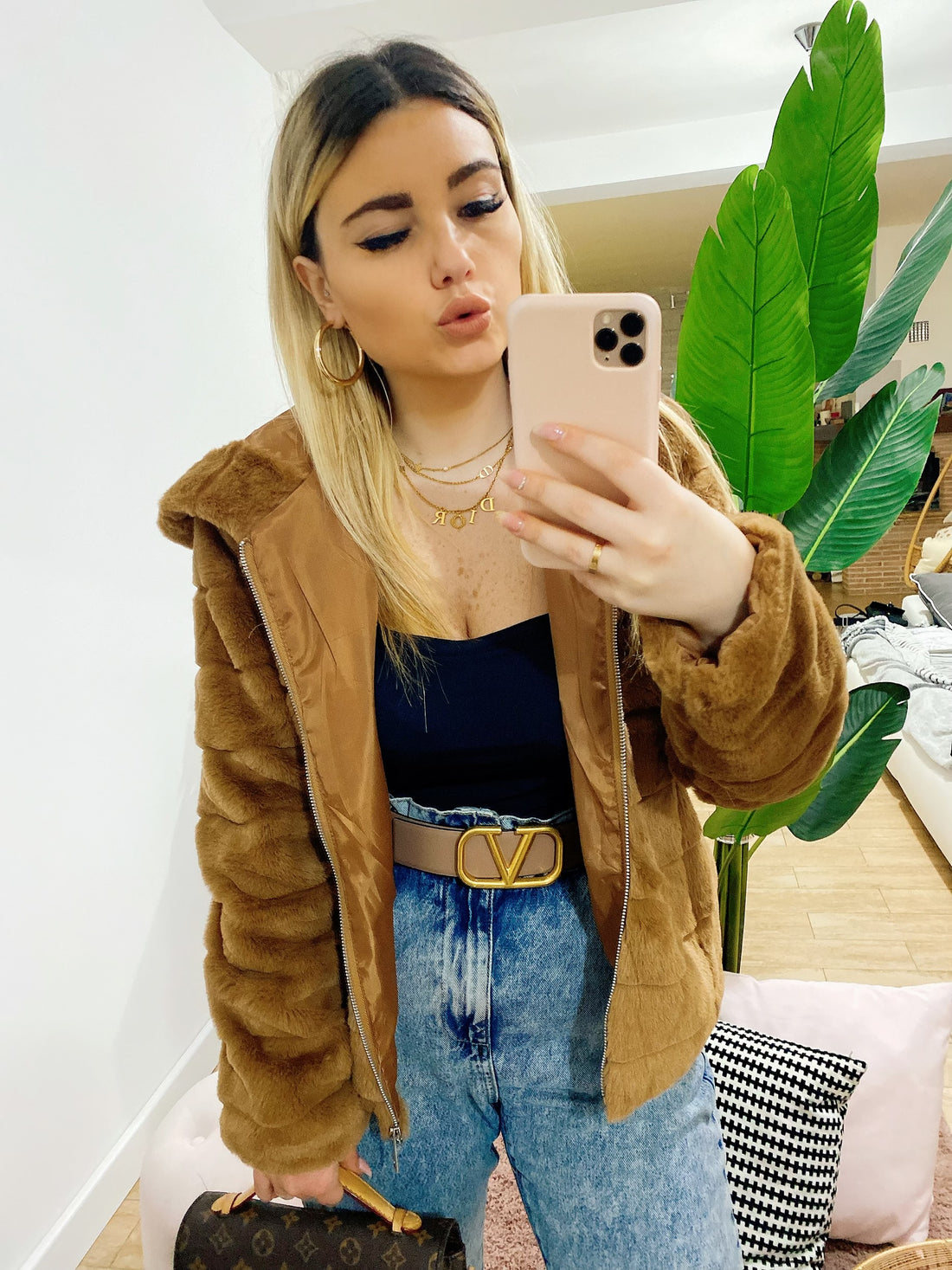 Pelliccia corta con cappuccio eco soft - R.a. Boutique 