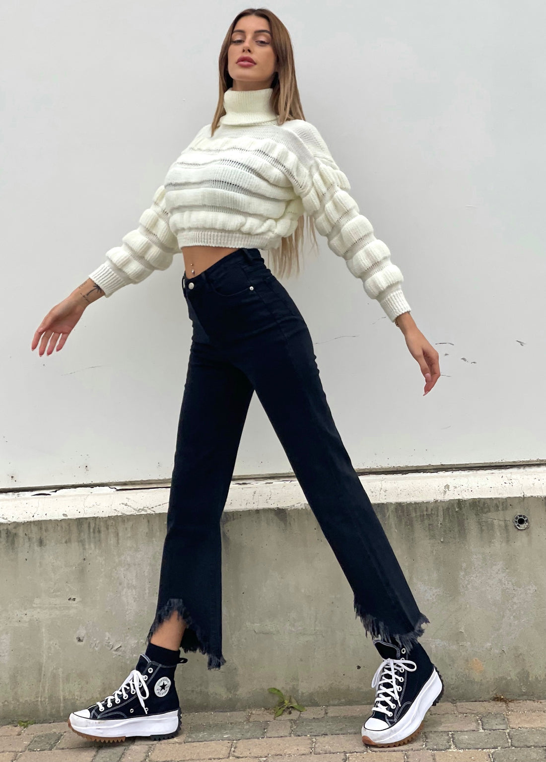 Jeans nero con V sfrangiata - R.a. Boutique 