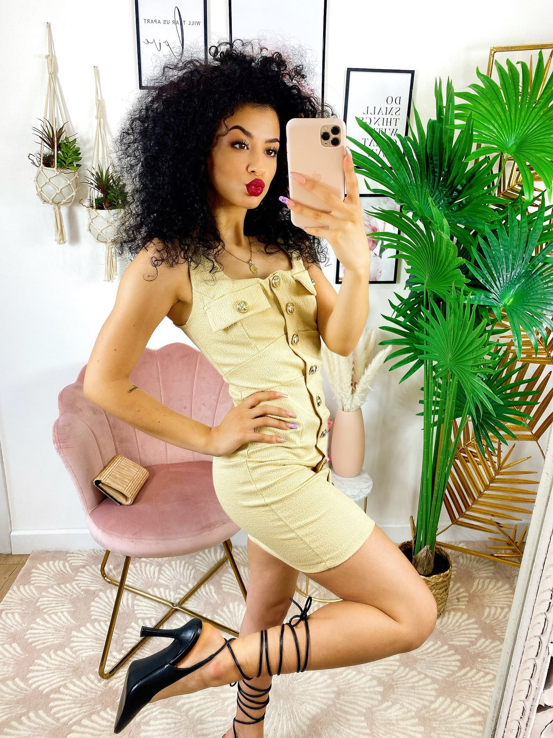 Tubino aderente con taschino e bottoni Gold beige - R.a. Boutique 