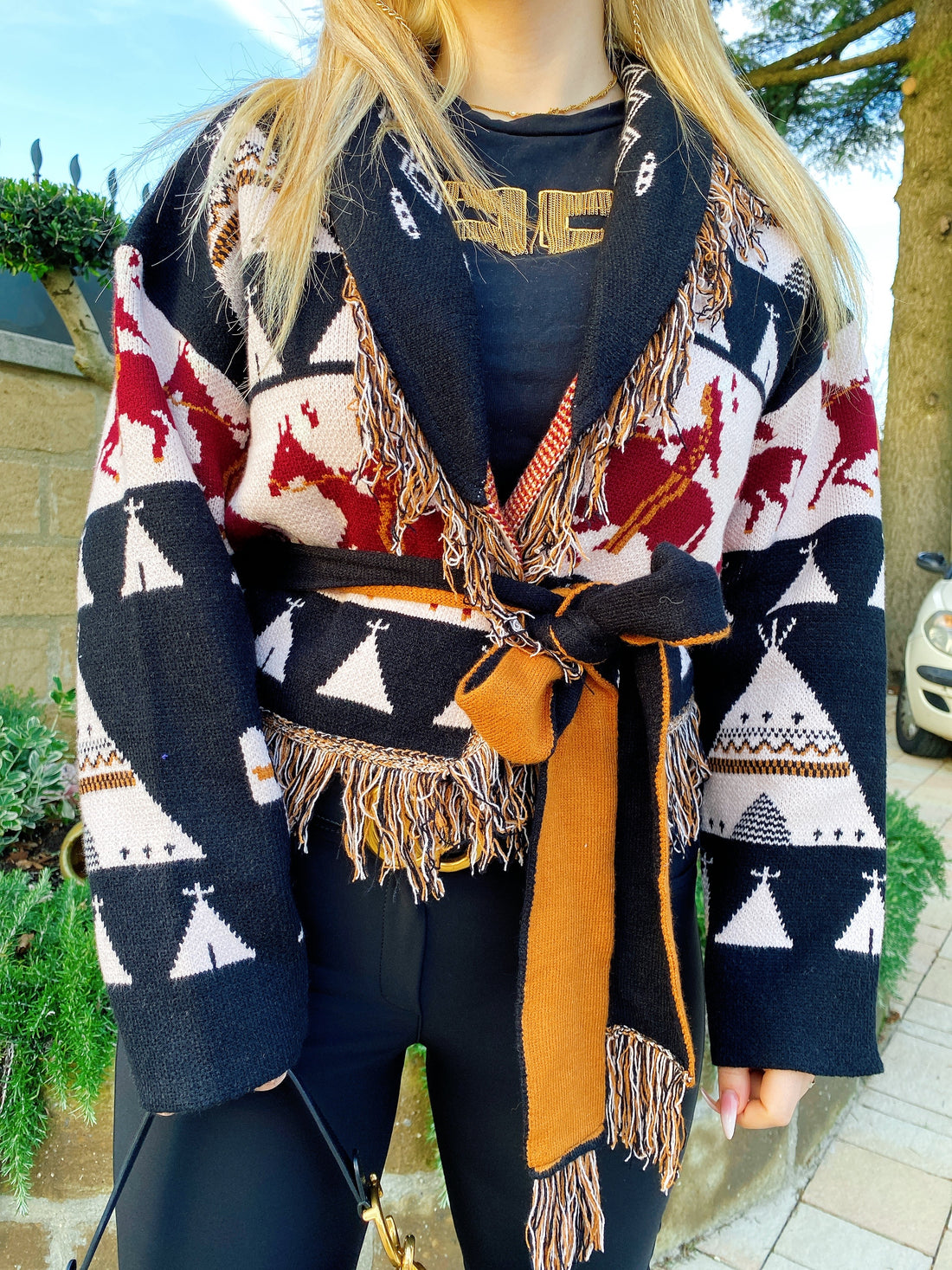 Cardigan corto frange e cinta con cavallo nero - R.a. Boutique 