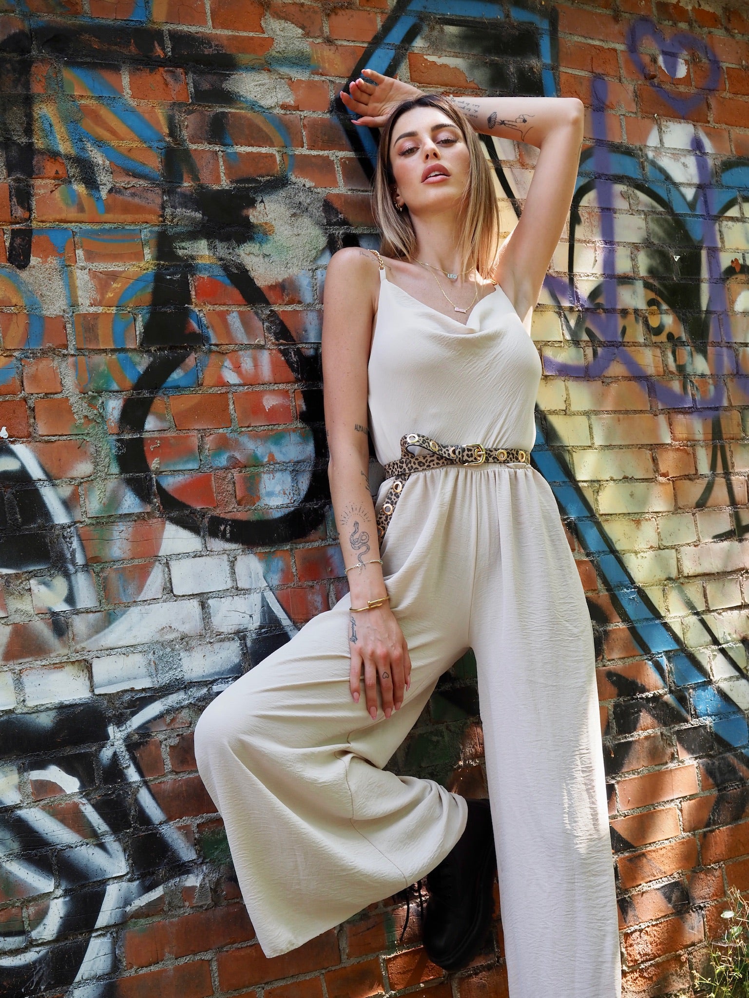 Tuta beige a palazzo spalline in catena - R.a. Boutique 