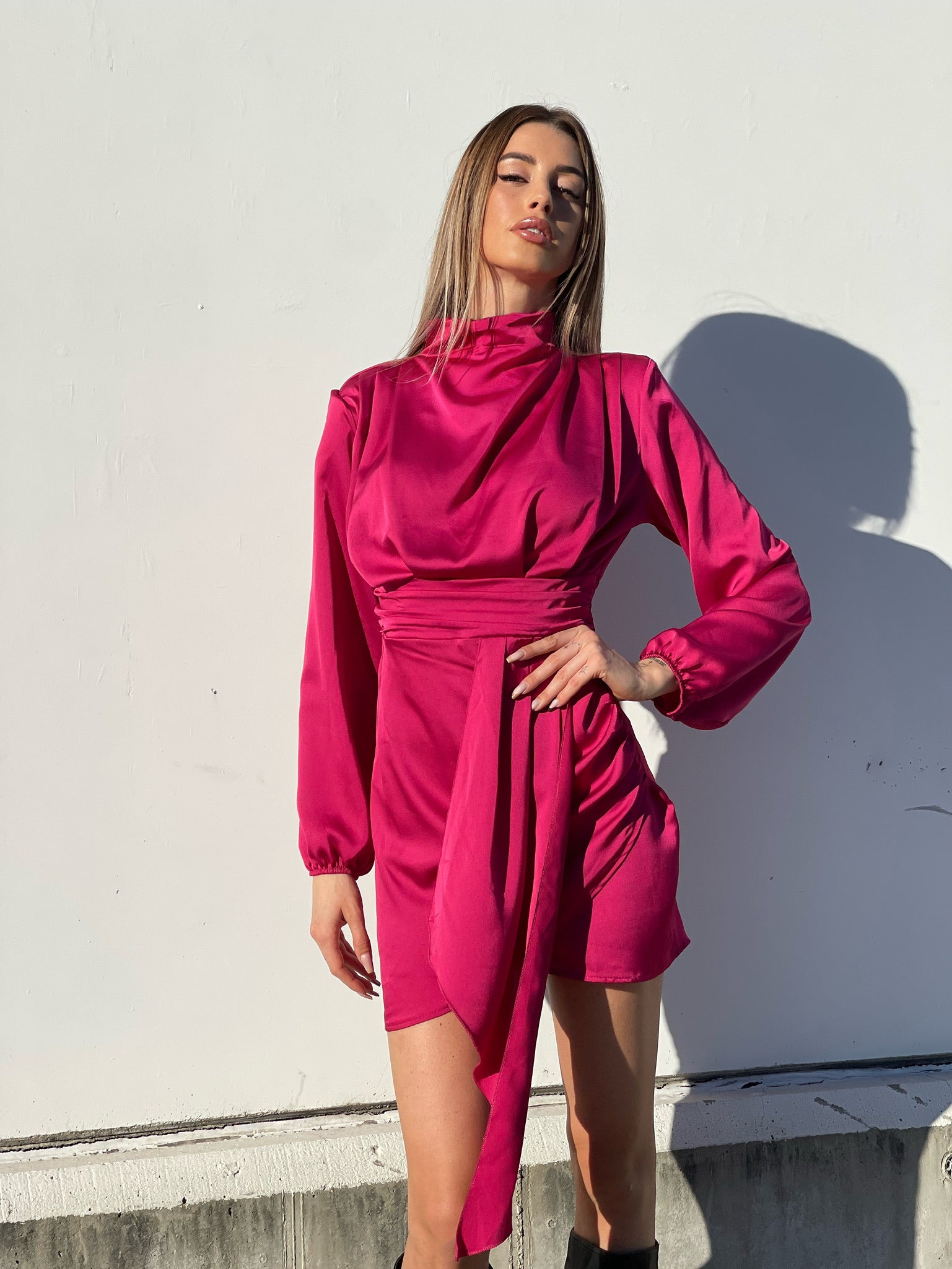 Abito in raso con fusciacca peonia - R.a. Boutique 