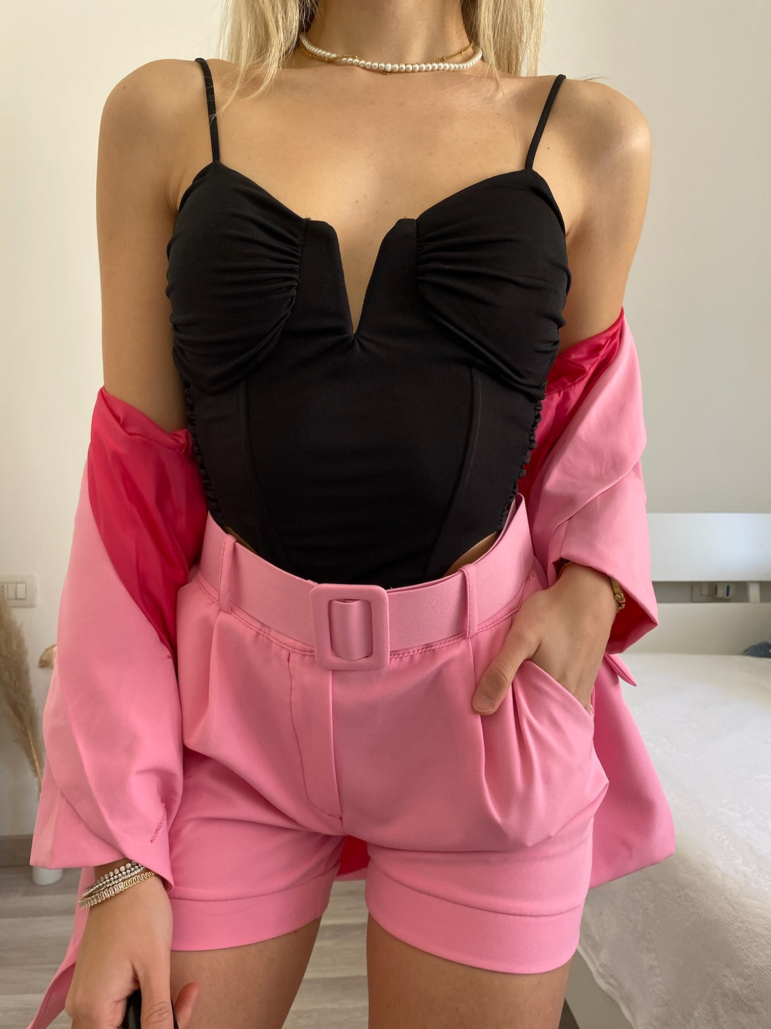 Top nero con V - R.a. Boutique 