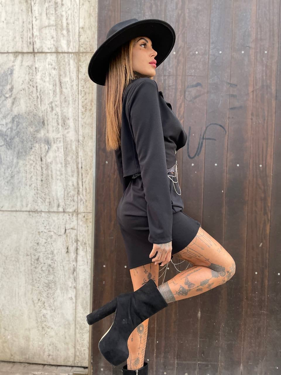 Completo giacca crop e gonna con catene - R.a. Boutique 