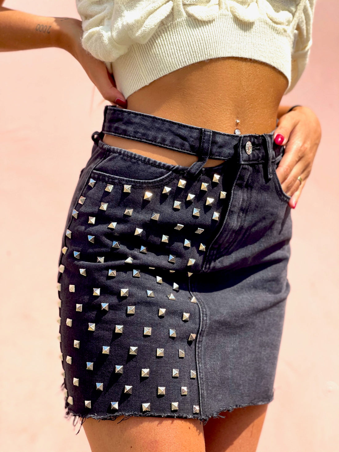 Gonna di jeans con borchie e trasparenze nera - R.a. Boutique 