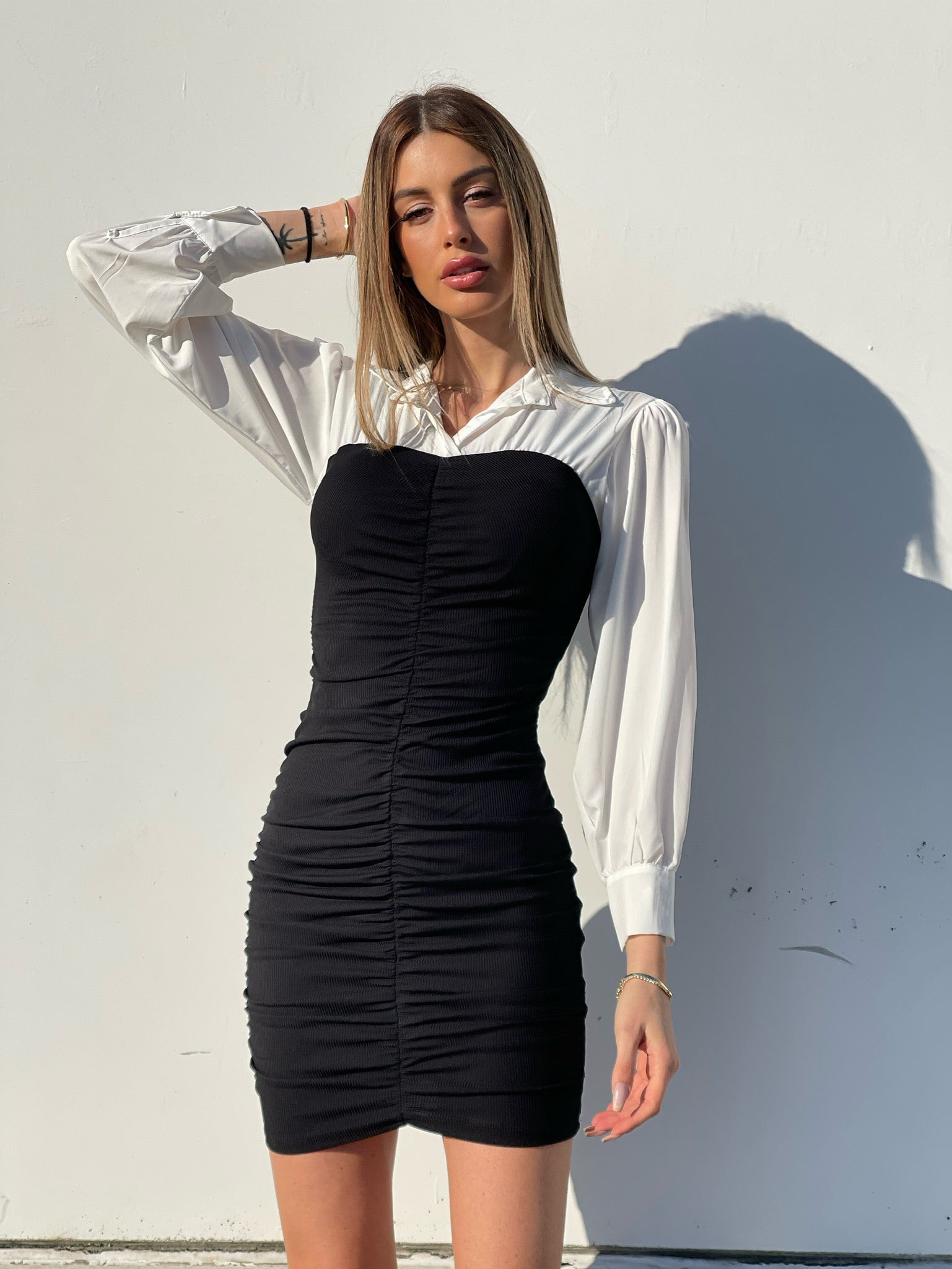 Abito arricciato nero con camicia - R.a. Boutique 