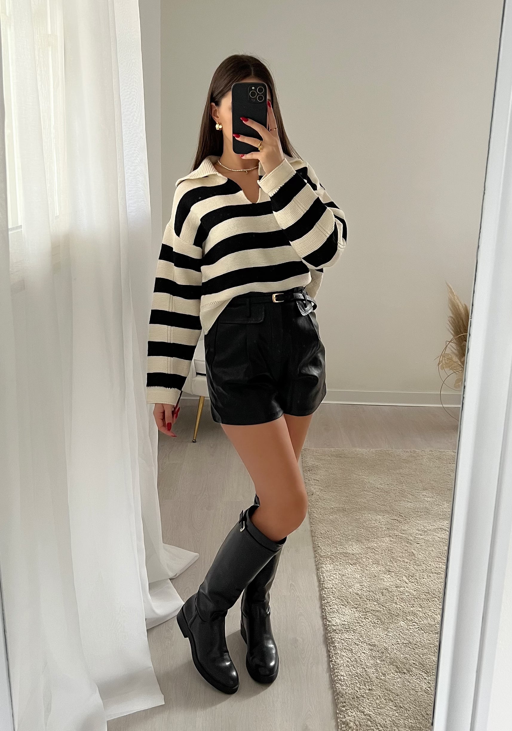 Short in ecopelle nero con cintura - R.a. Boutique 