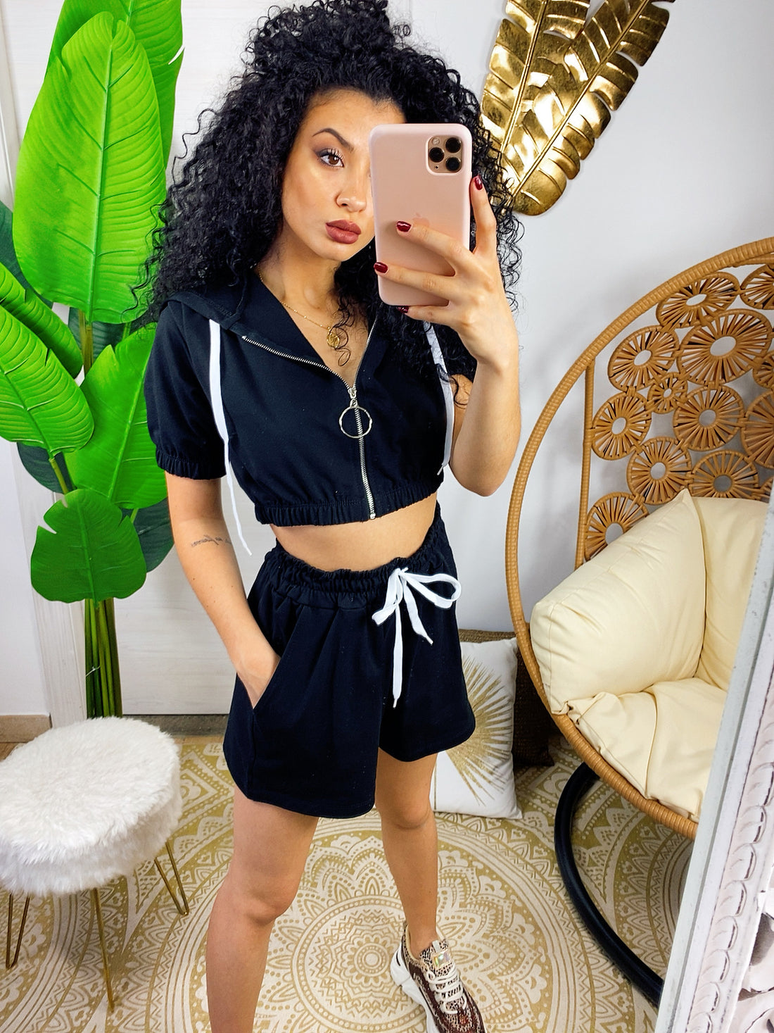 Completo sportivo maglia e pantaloncino nero con zip - R.a. Boutique 