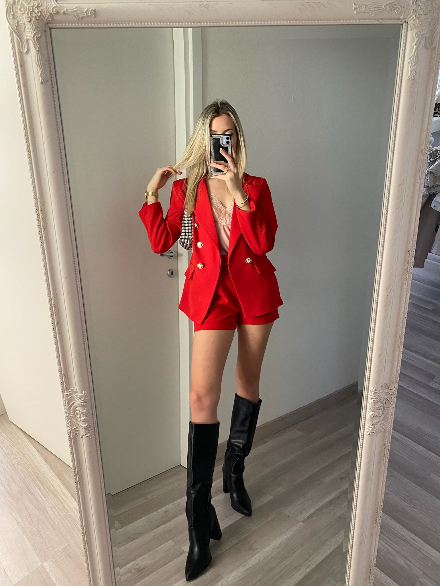 Completo giacca con bottoni e short rosso - R.a. Boutique 