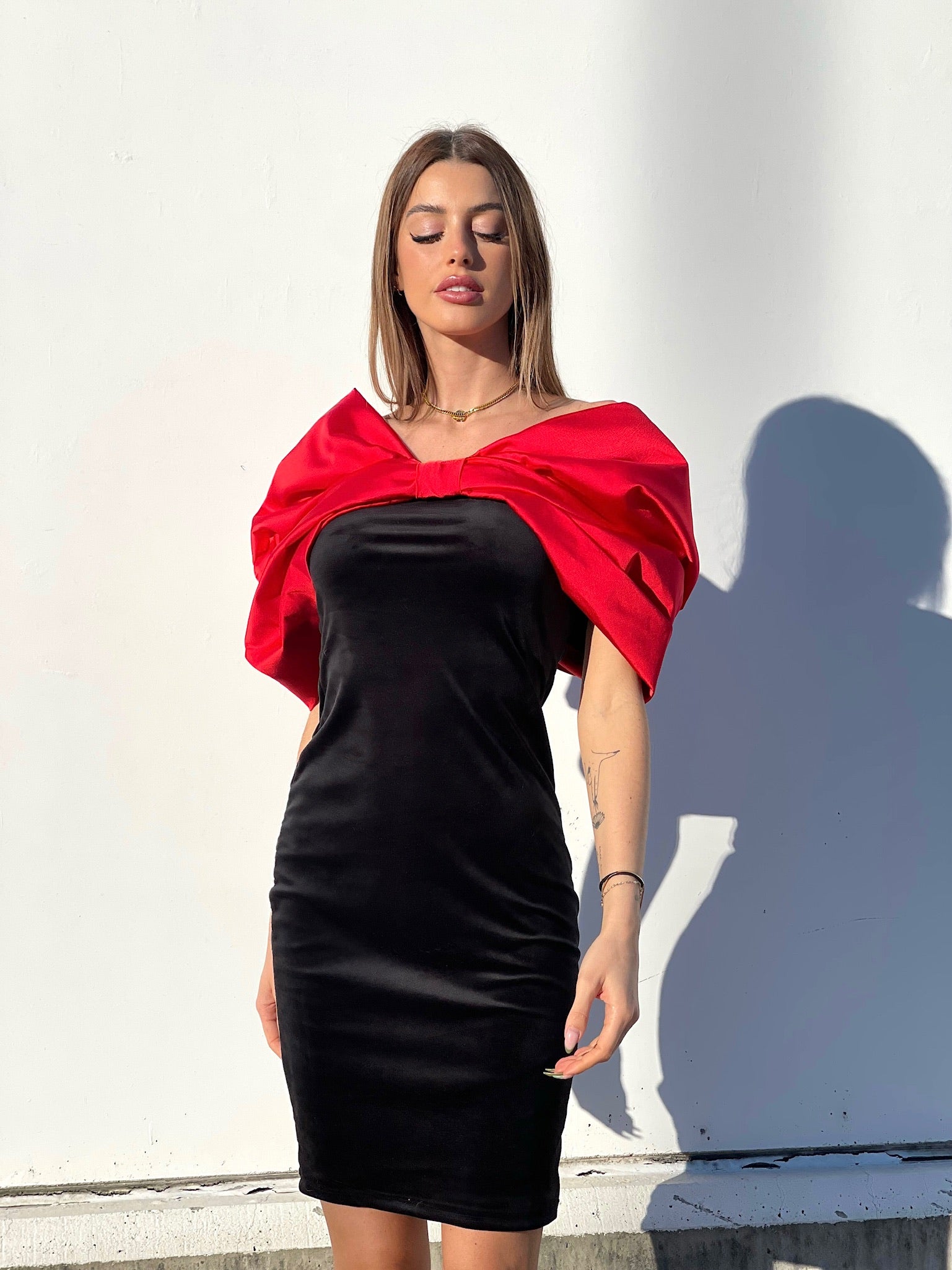 Abito in velluto con maxi fiocco rosso - R.a. Boutique 