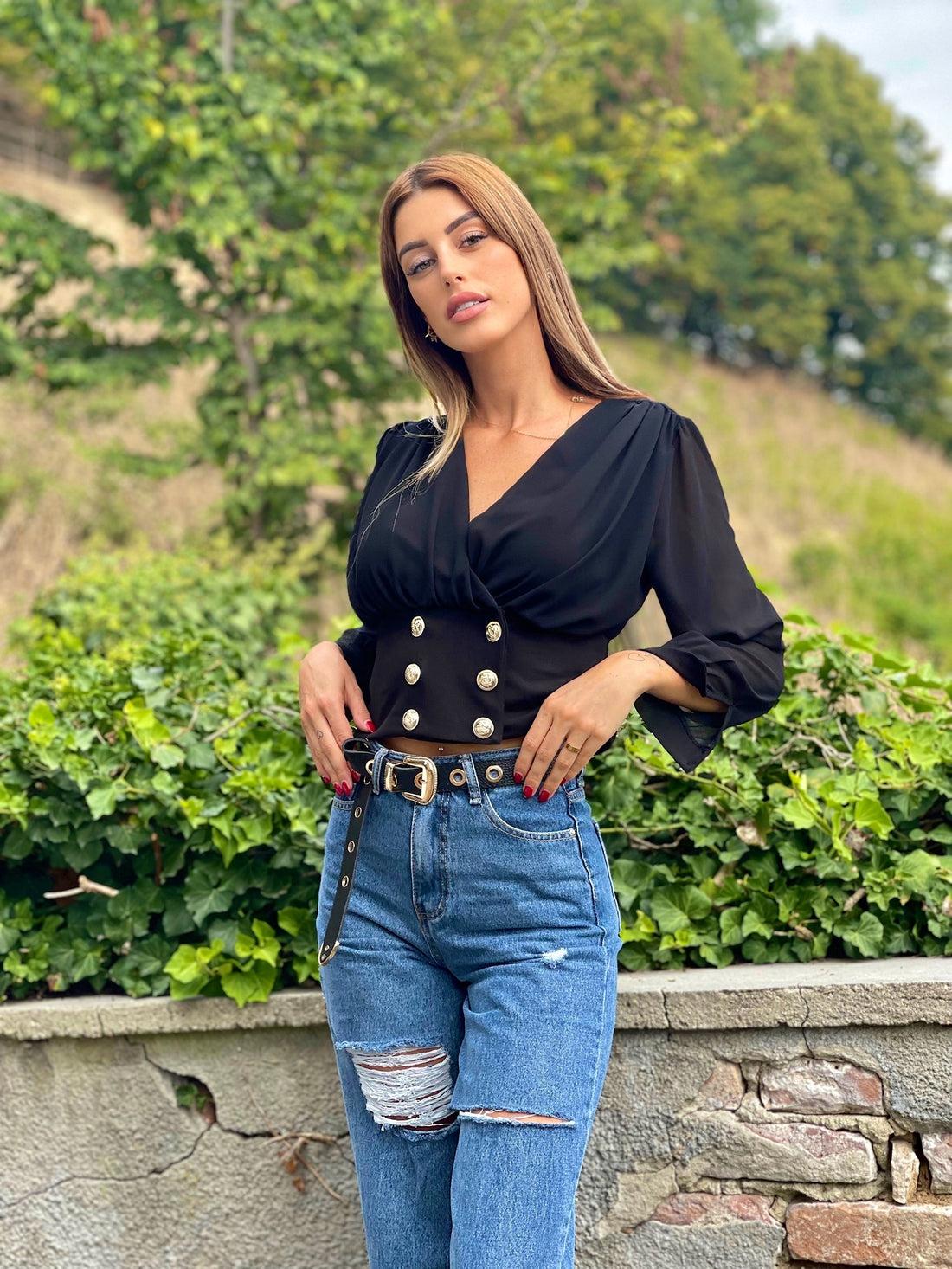 Blusa nera bottoncini oro - R.a. Boutique 