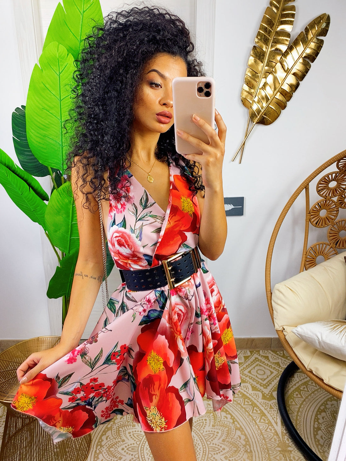 Tutina con incrocio a x sulla schiena fiori base rosa - R.a. Boutique 