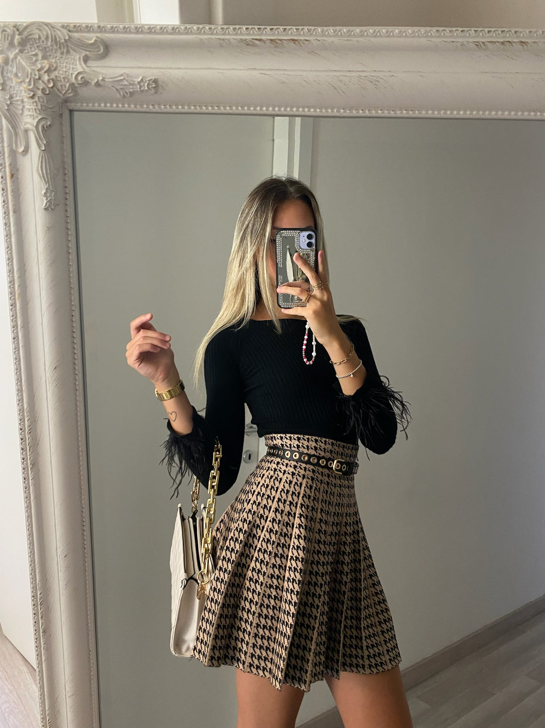 Maglioncino crop nero con piume - R.a. Boutique 