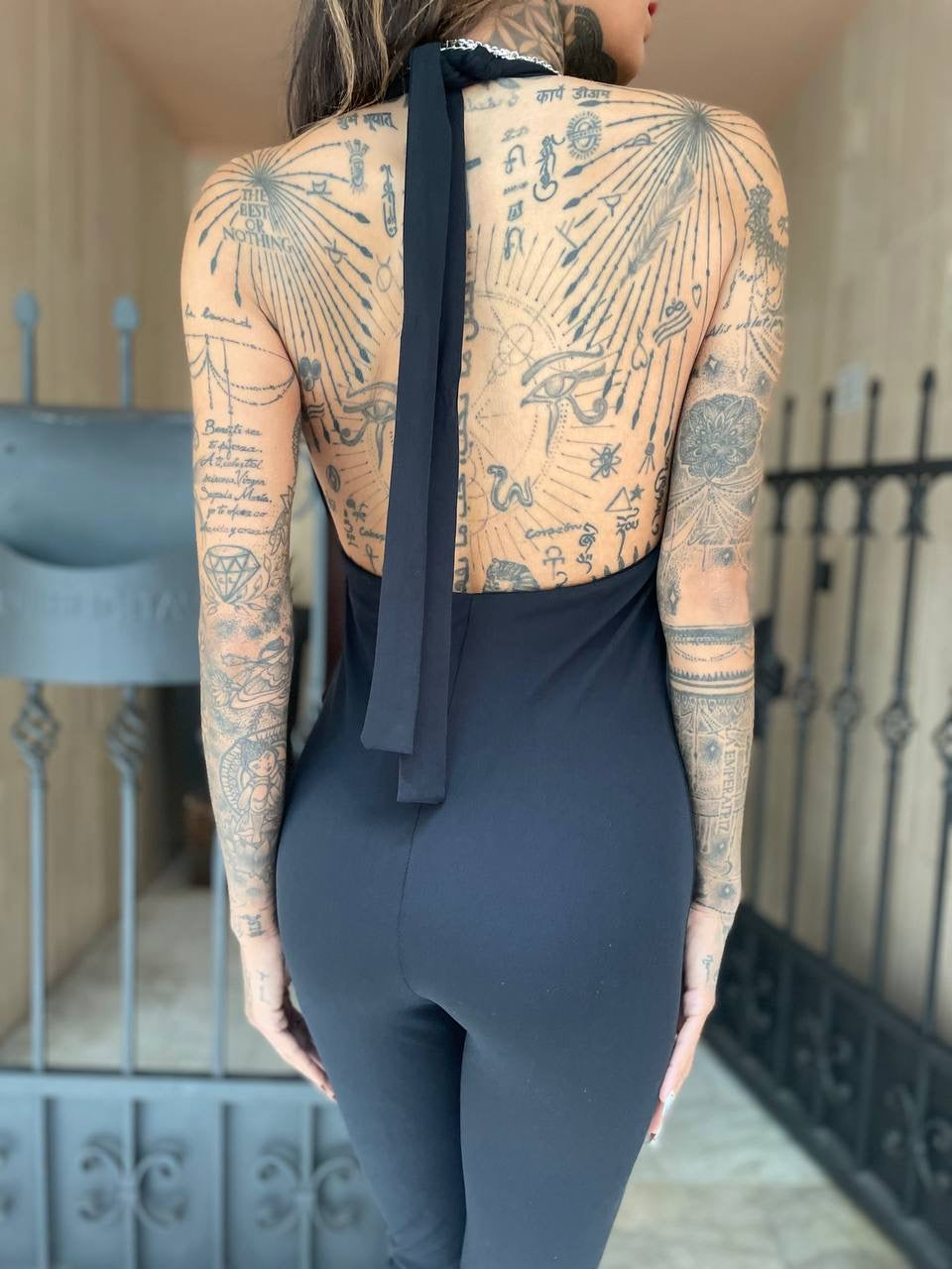 Tuta nera intera con scollatura - R.a. Boutique 