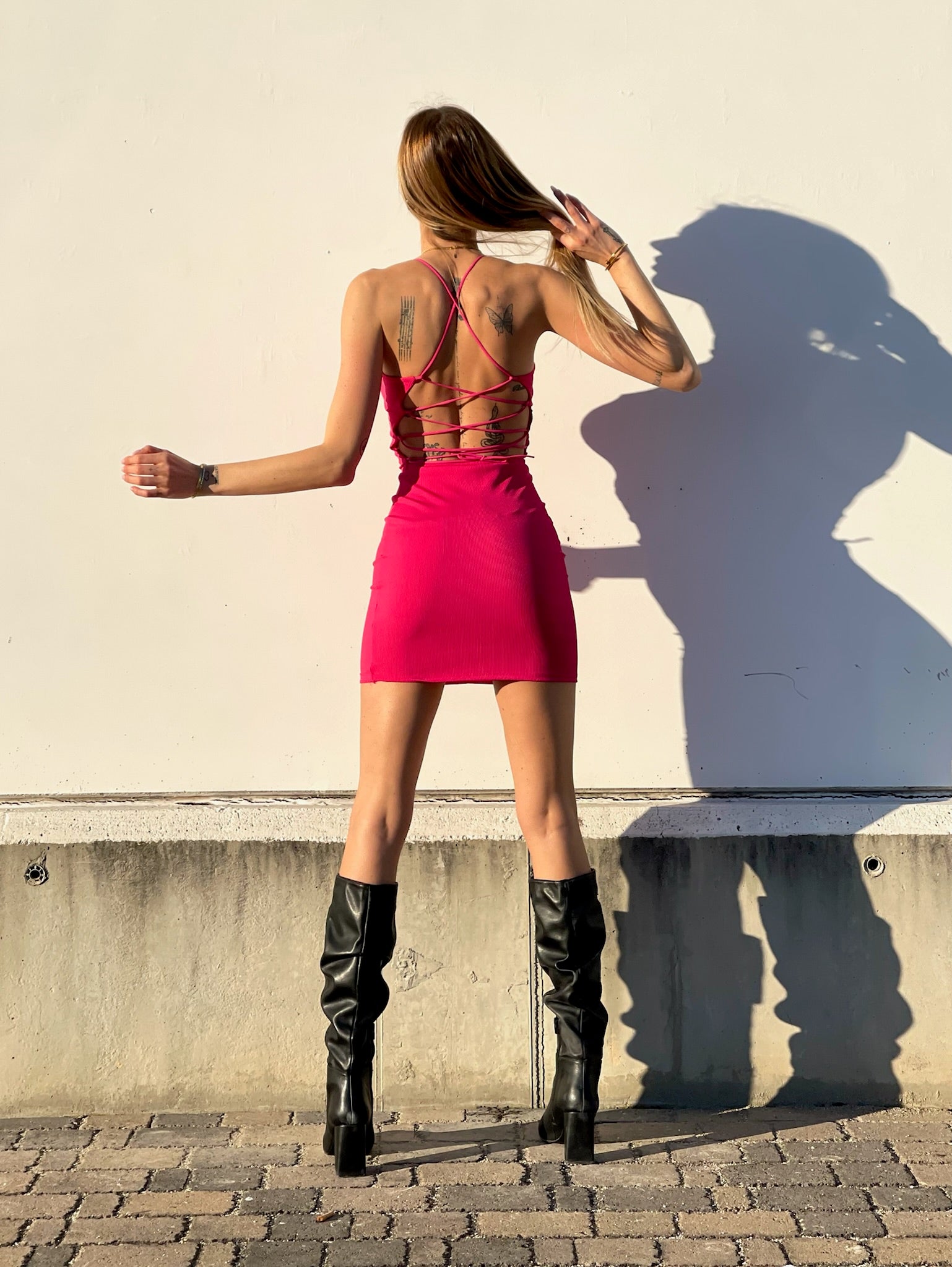 Abito aderente Fuxia schiena incrociata - R.a. Boutique 