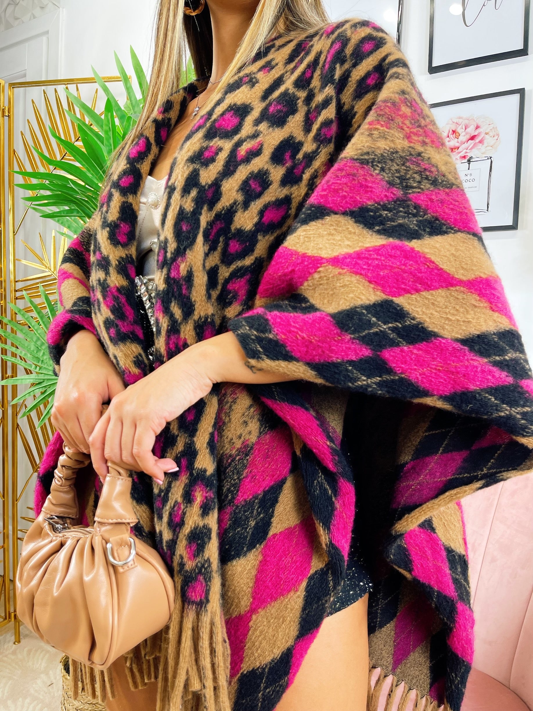 Mantella con frange dettaglio fucsia - R.a. Boutique 