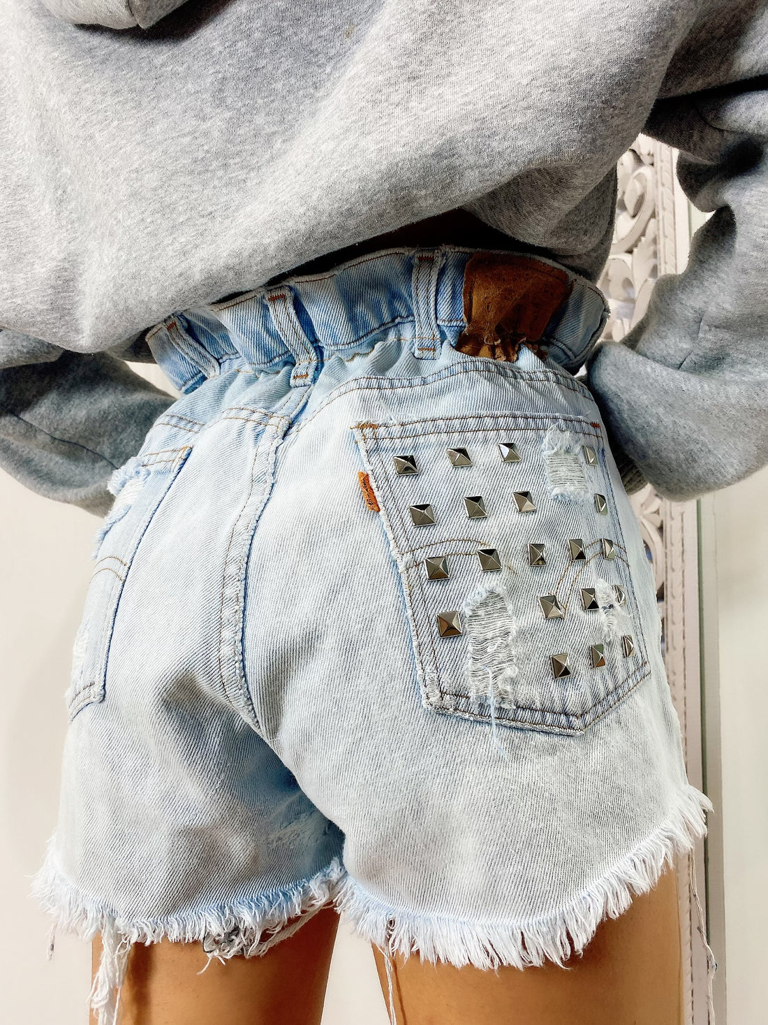 Short Levi’s Vintage bagno chiaro con borchie - R.a. Boutique 