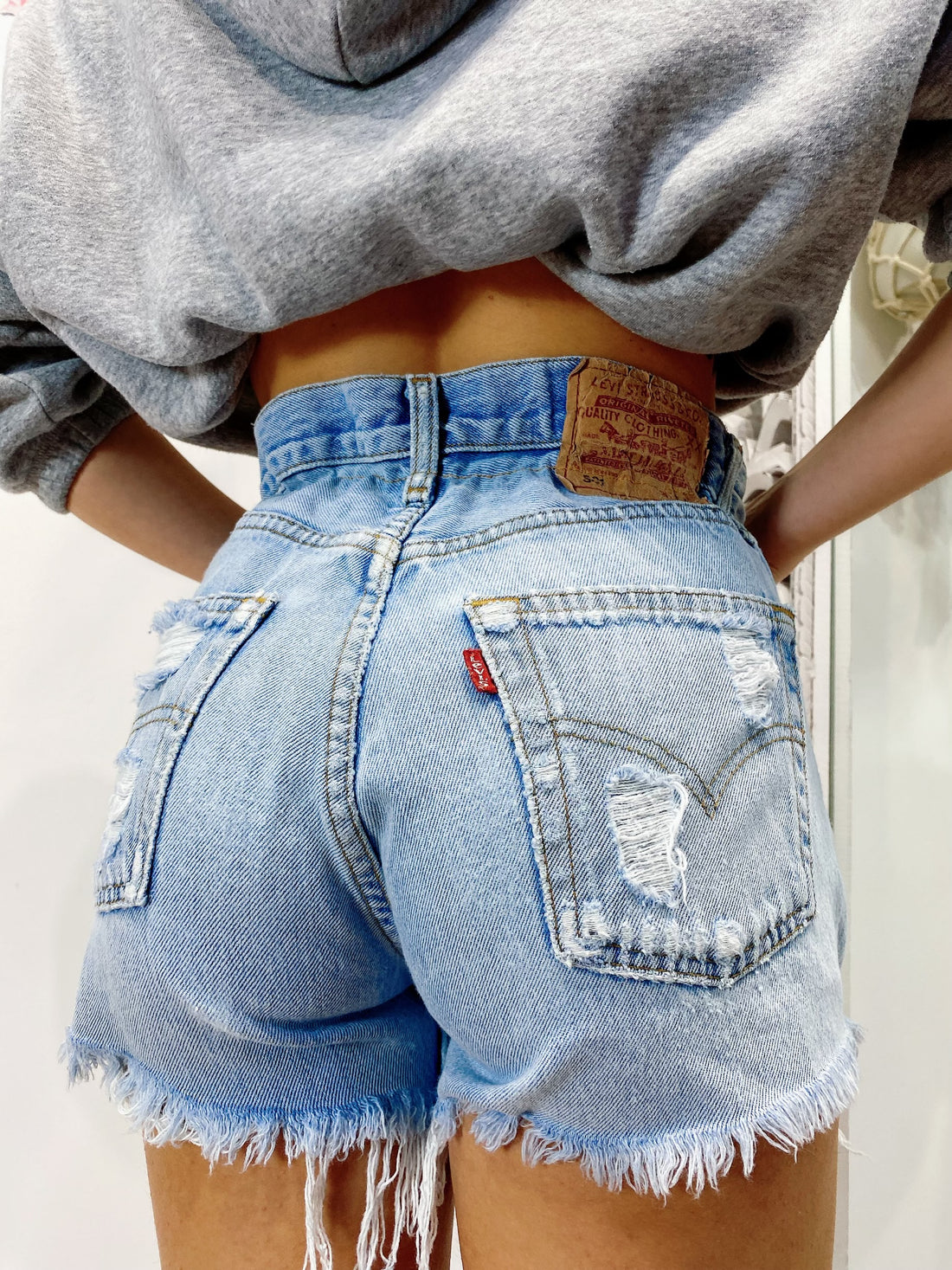 Short Levi’s Vintage bagno chiaro con strappi - R.a. Boutique 