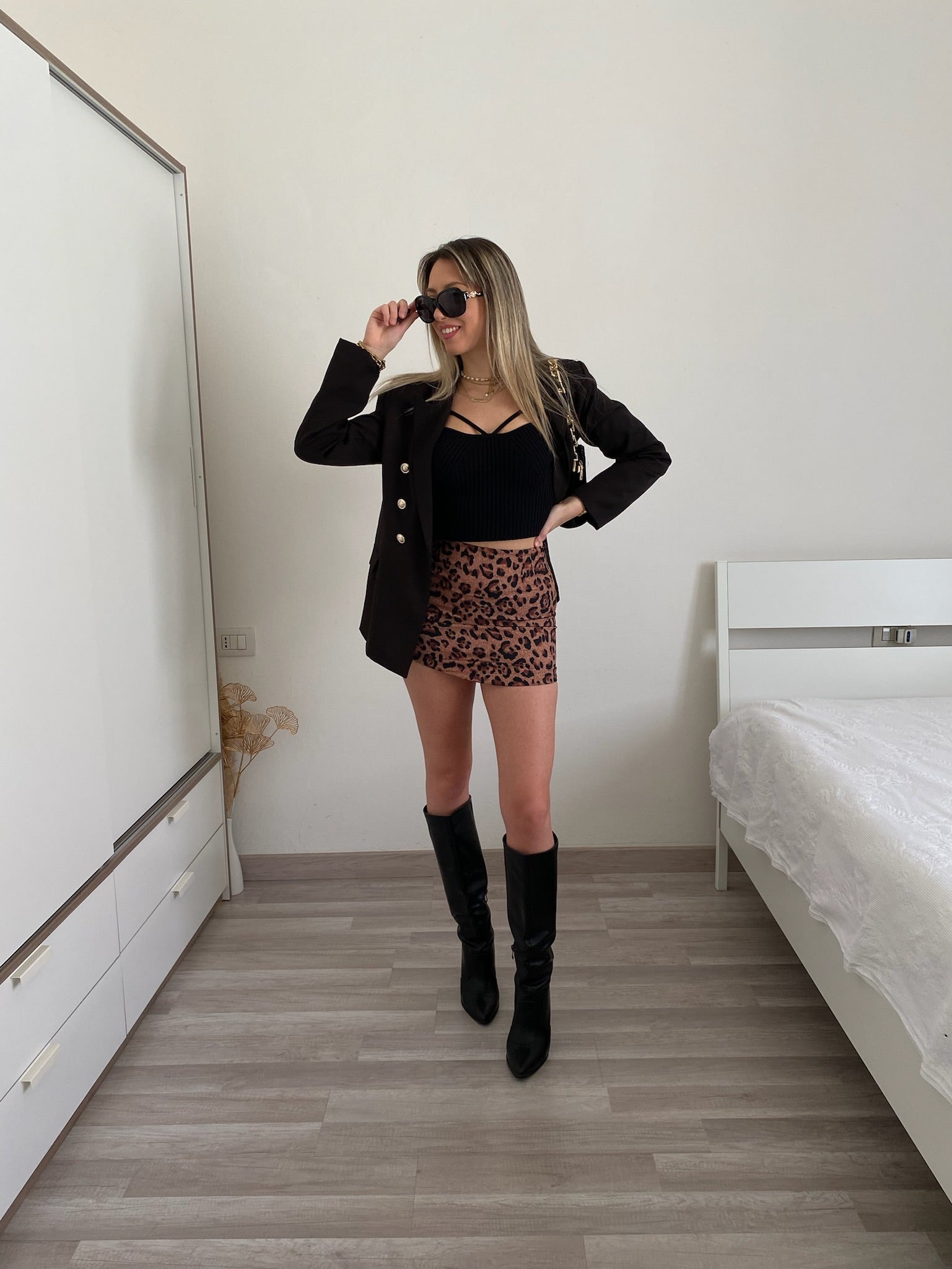 Top nero con anelli oro - R.a. Boutique 