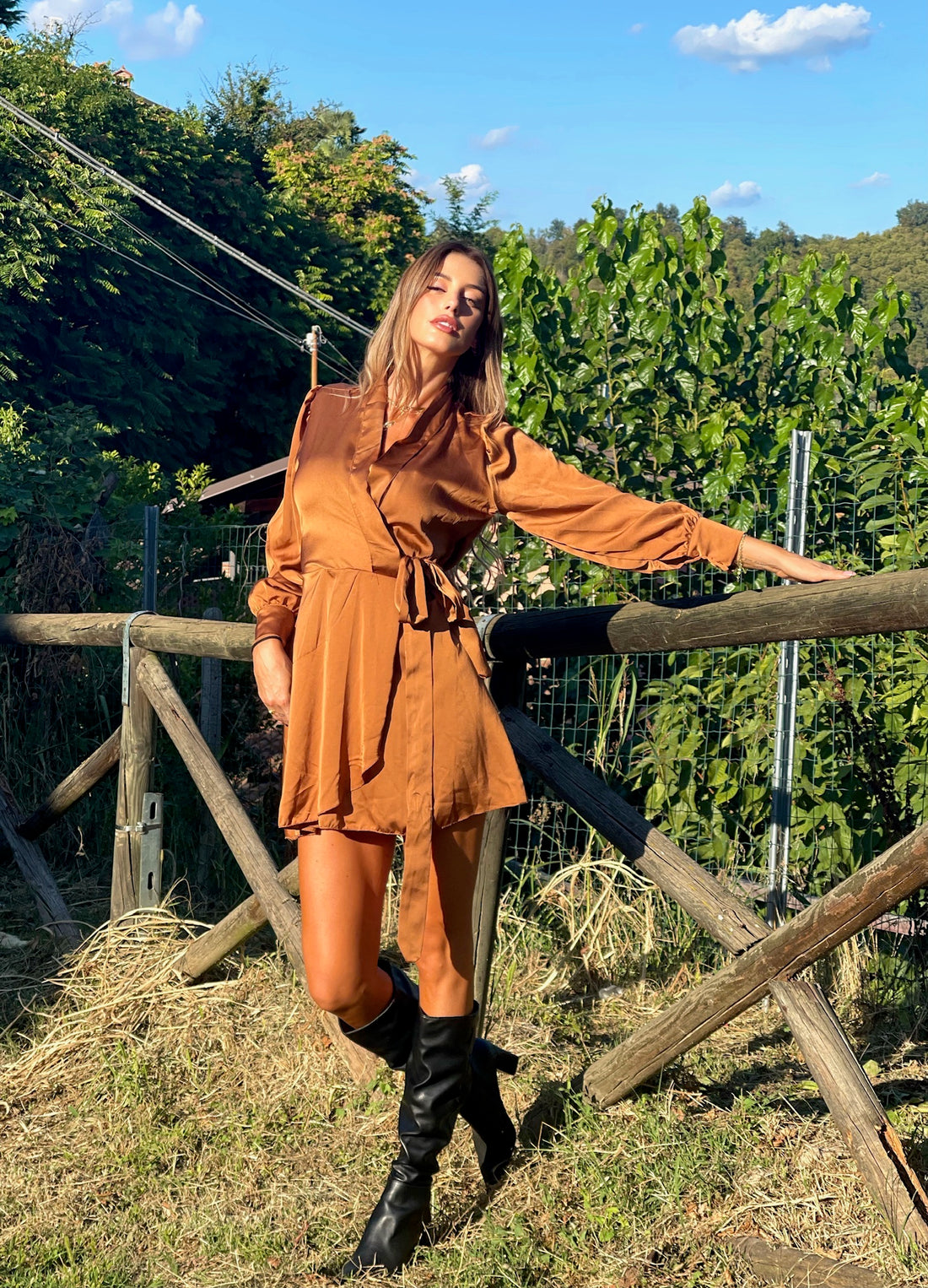 Abito in raso camel - R.a. Boutique 