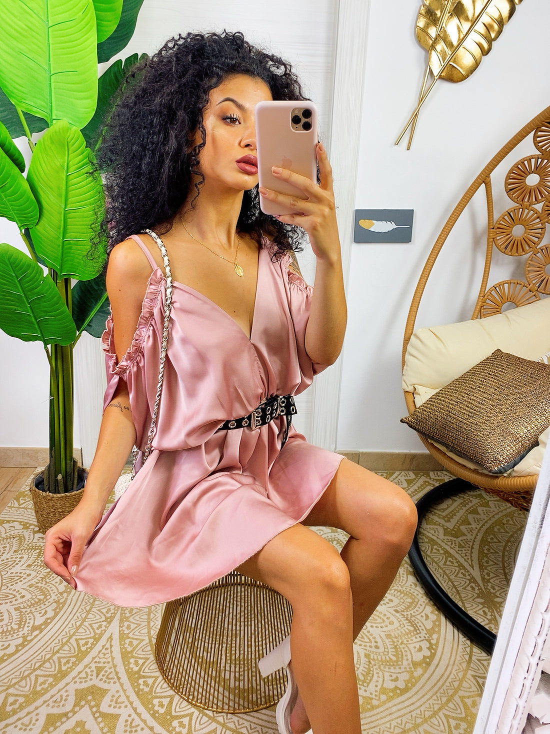 Abito in raso rosa con rouches - R.a. Boutique 