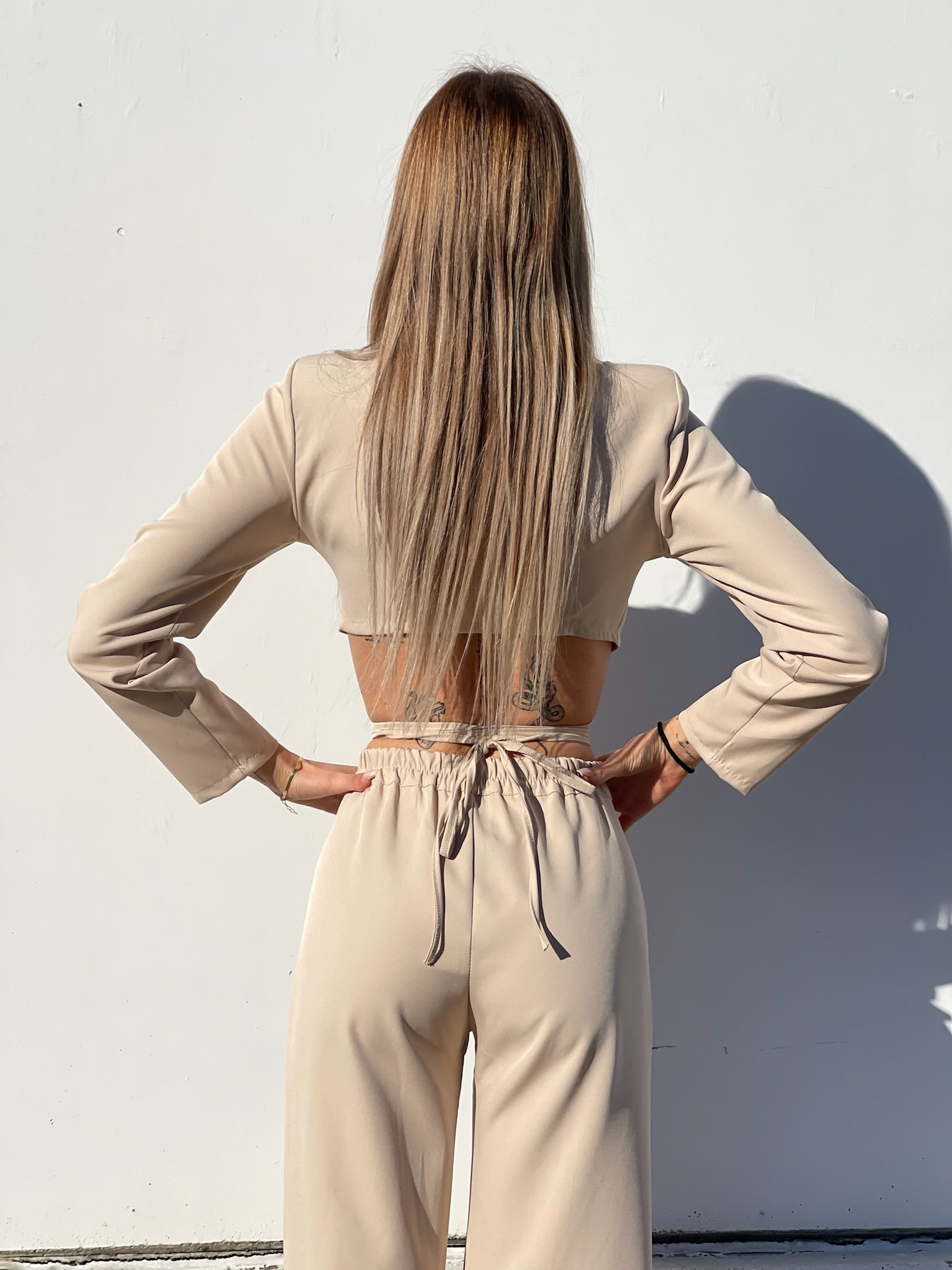 Completo top e pantalone beige - R.a. Boutique 