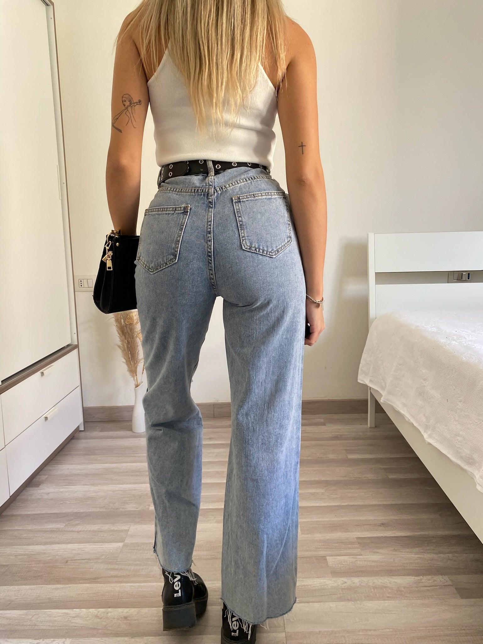 Jeans wide leg con strappi e dettaglio - R.a. Boutique 