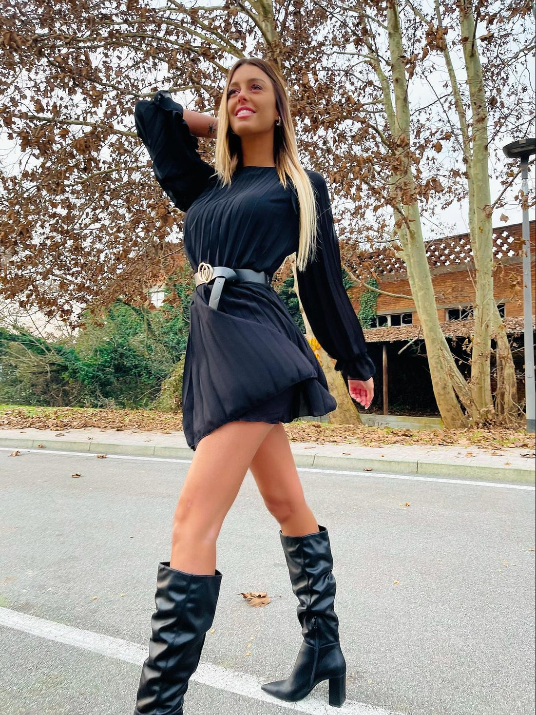 Abito plissè nero con cintura - R.a. Boutique 