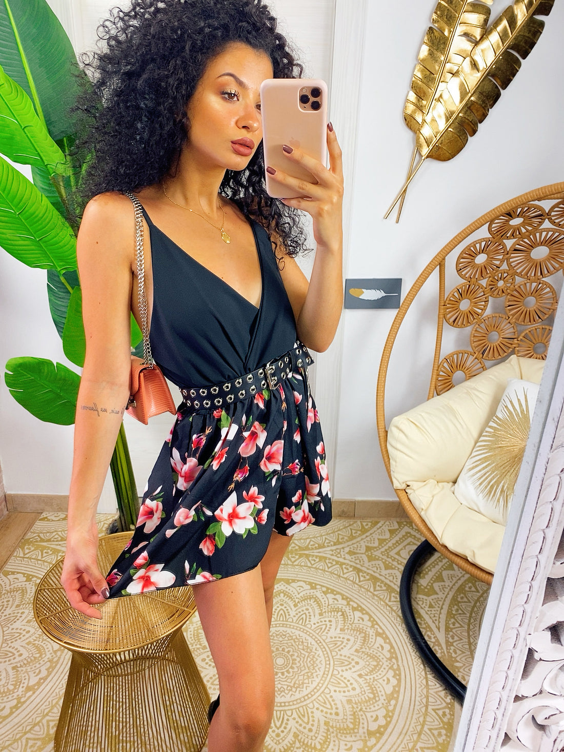 Tutina Nera con pantaloncino a fiori rosa - R.a. Boutique 