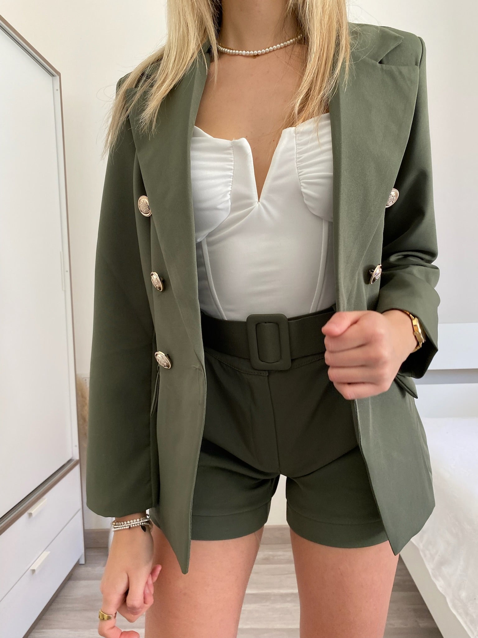 Completo giacca con bottoni e short verde militare - R.a. Boutique 