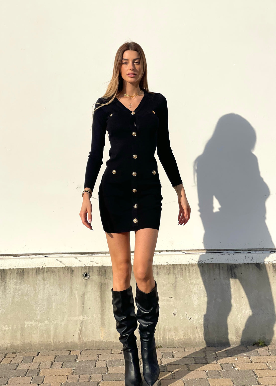 Abito in maglia con bottoni oro base nera - R.a. Boutique 