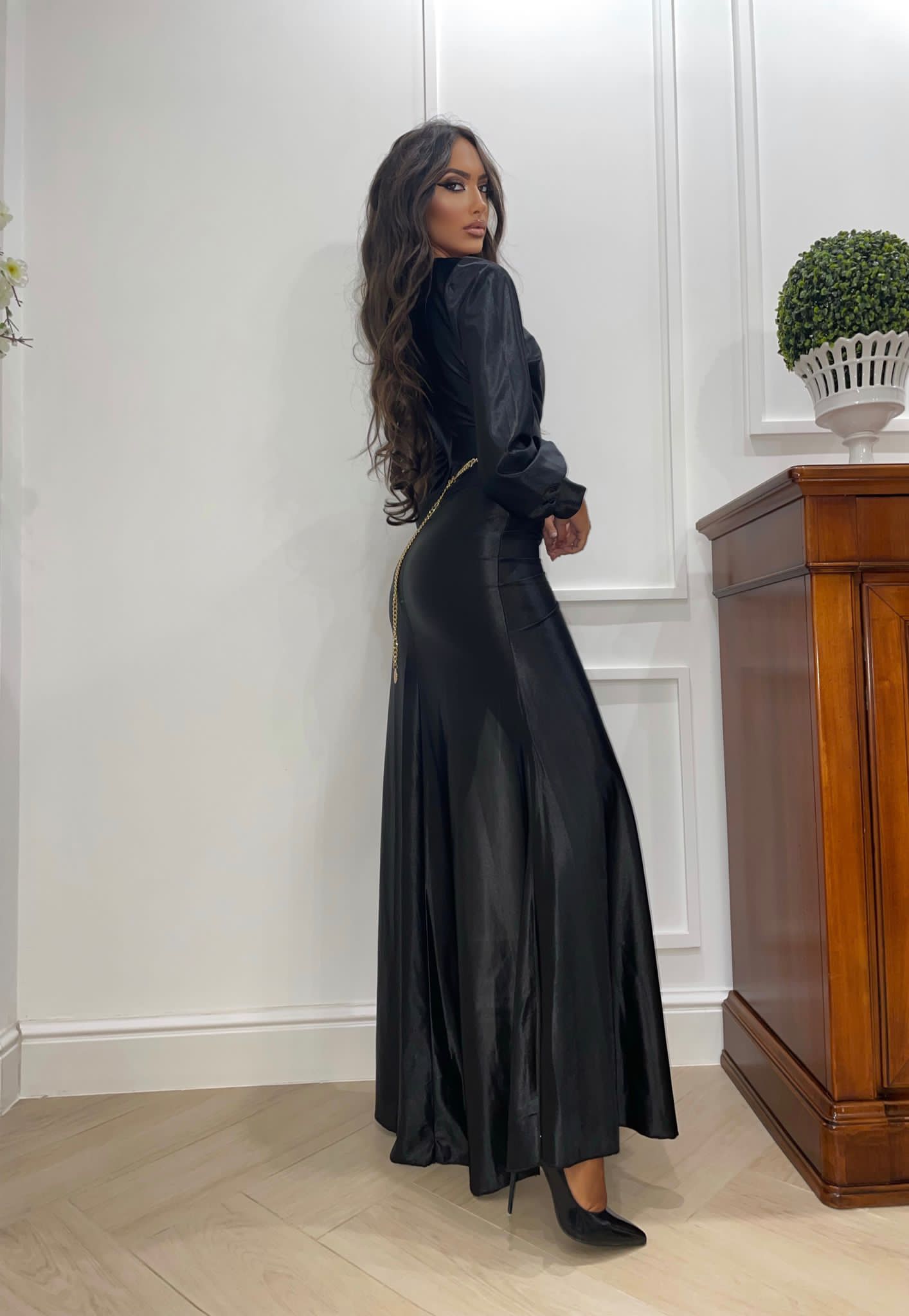 Abito in raso manica lunga nero - R.a. Boutique 