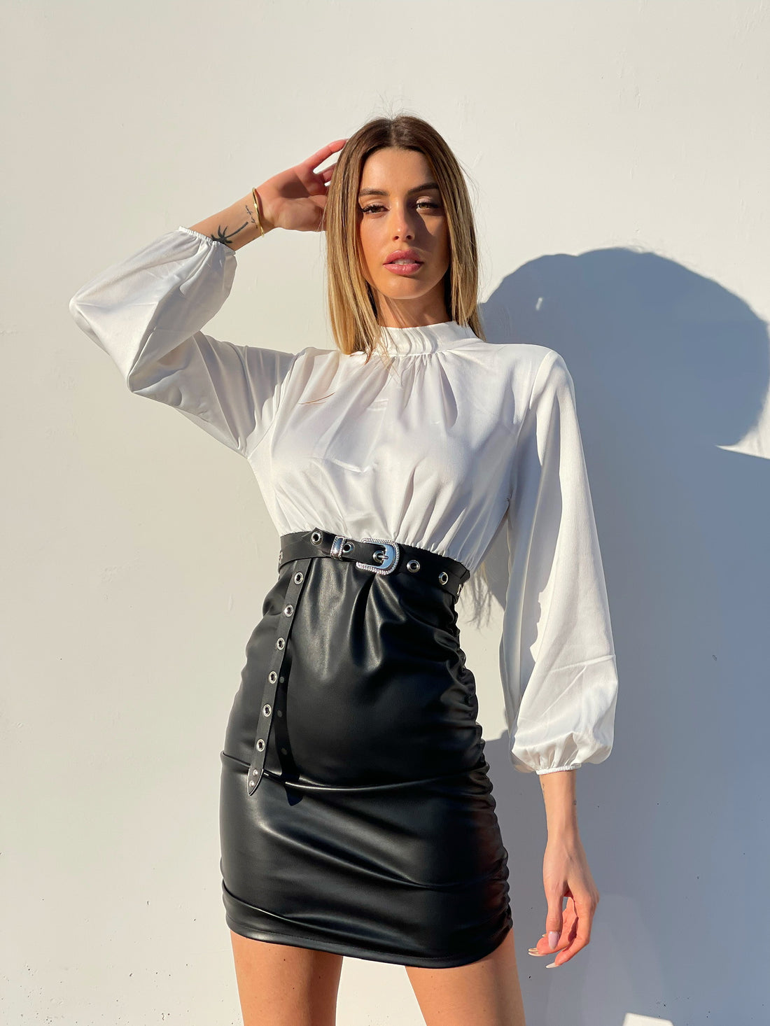 Abito con camicia di raso e gonna in ecopelle - R.a. Boutique 