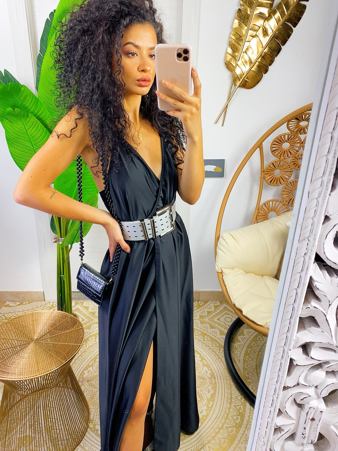 Dress with maxi long slit in low-cut