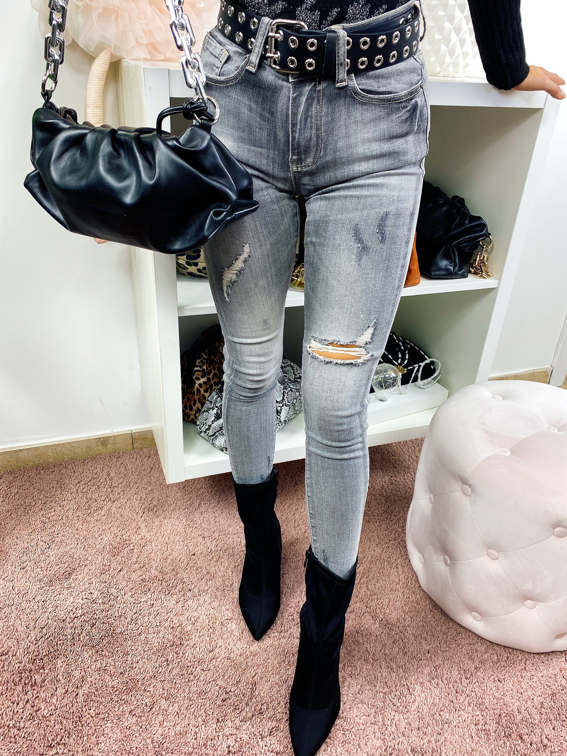 Jeans Grigio con strappini - R.a. Boutique 