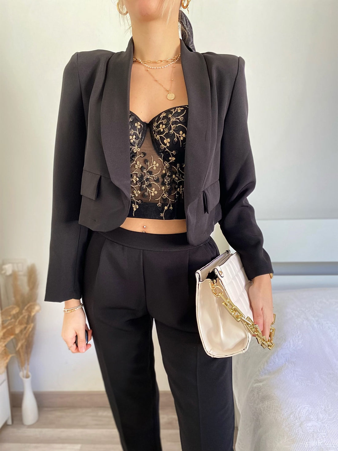 Completo giacca crop e pantalone nero - R.a. Boutique 