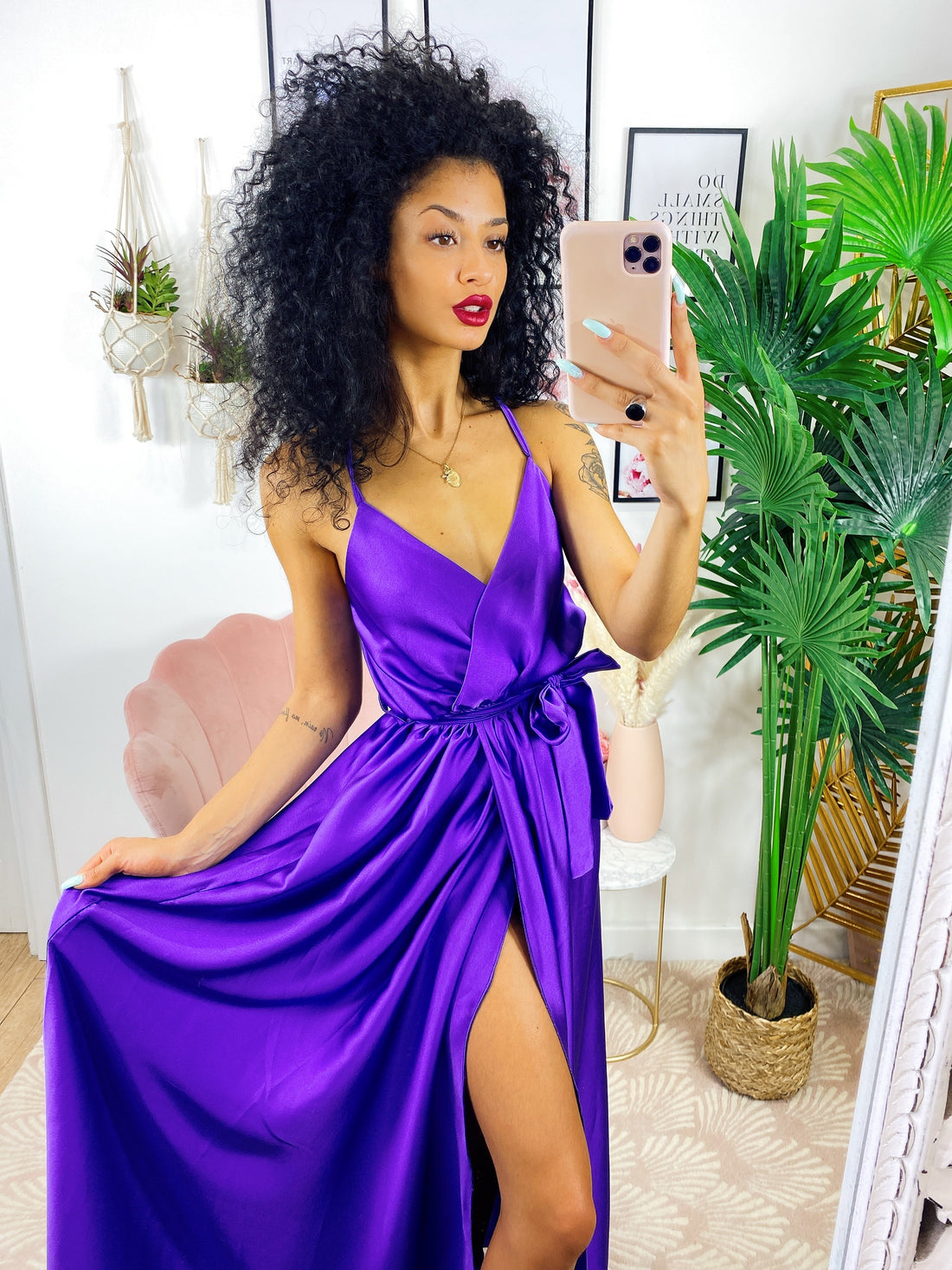 Abito in raso con maxi spacco viola - R.a. Boutique 