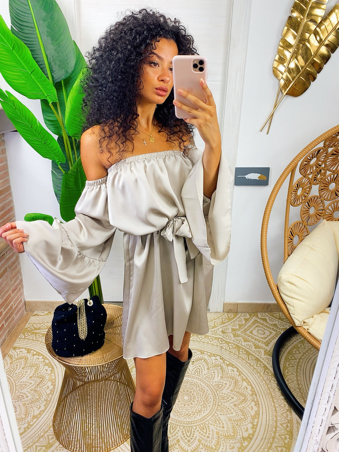 Abito in raso manica larga beige - R.a. Boutique 