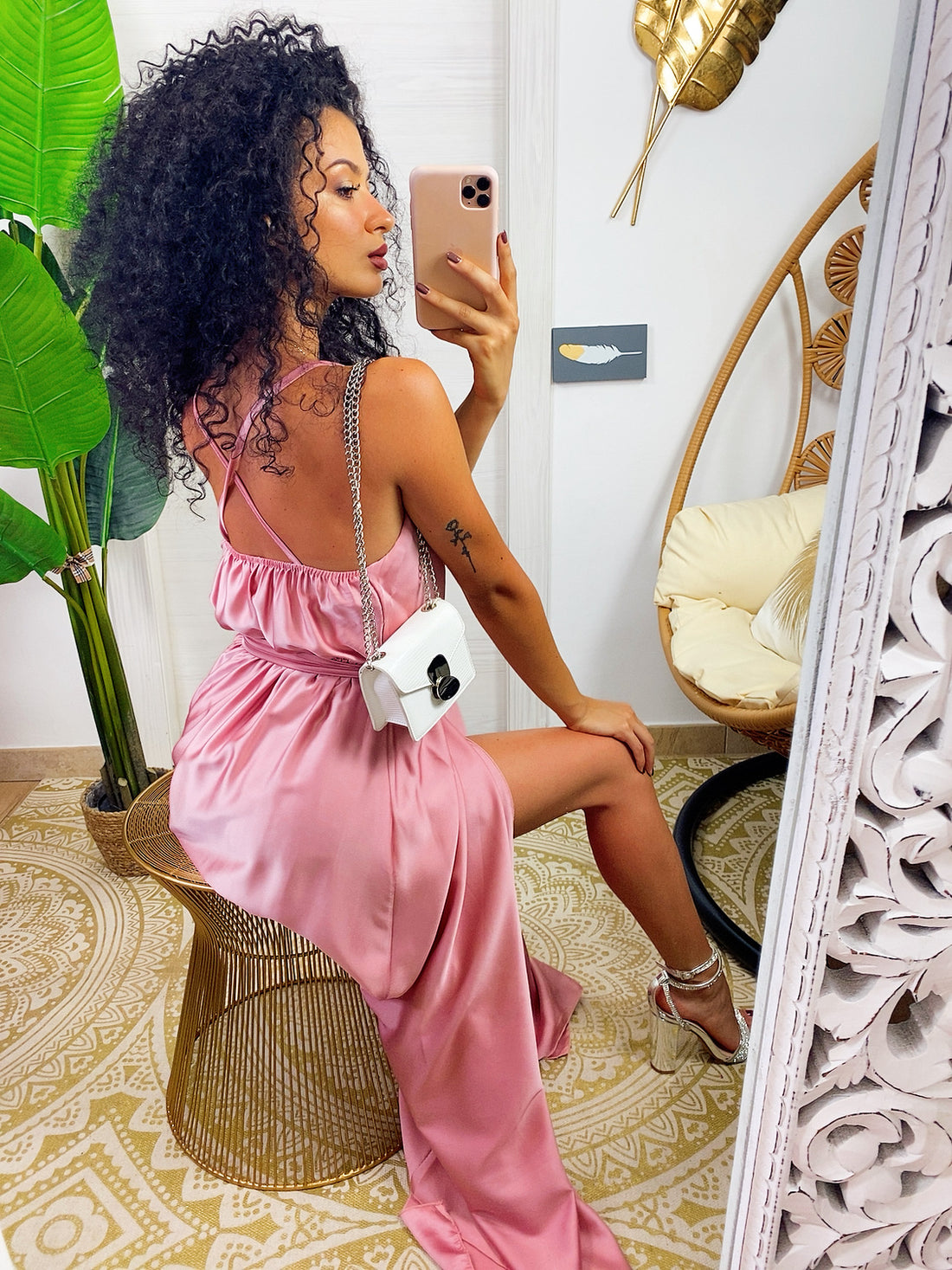 Abito in raso con maxi spacco rosa - R.a. Boutique 