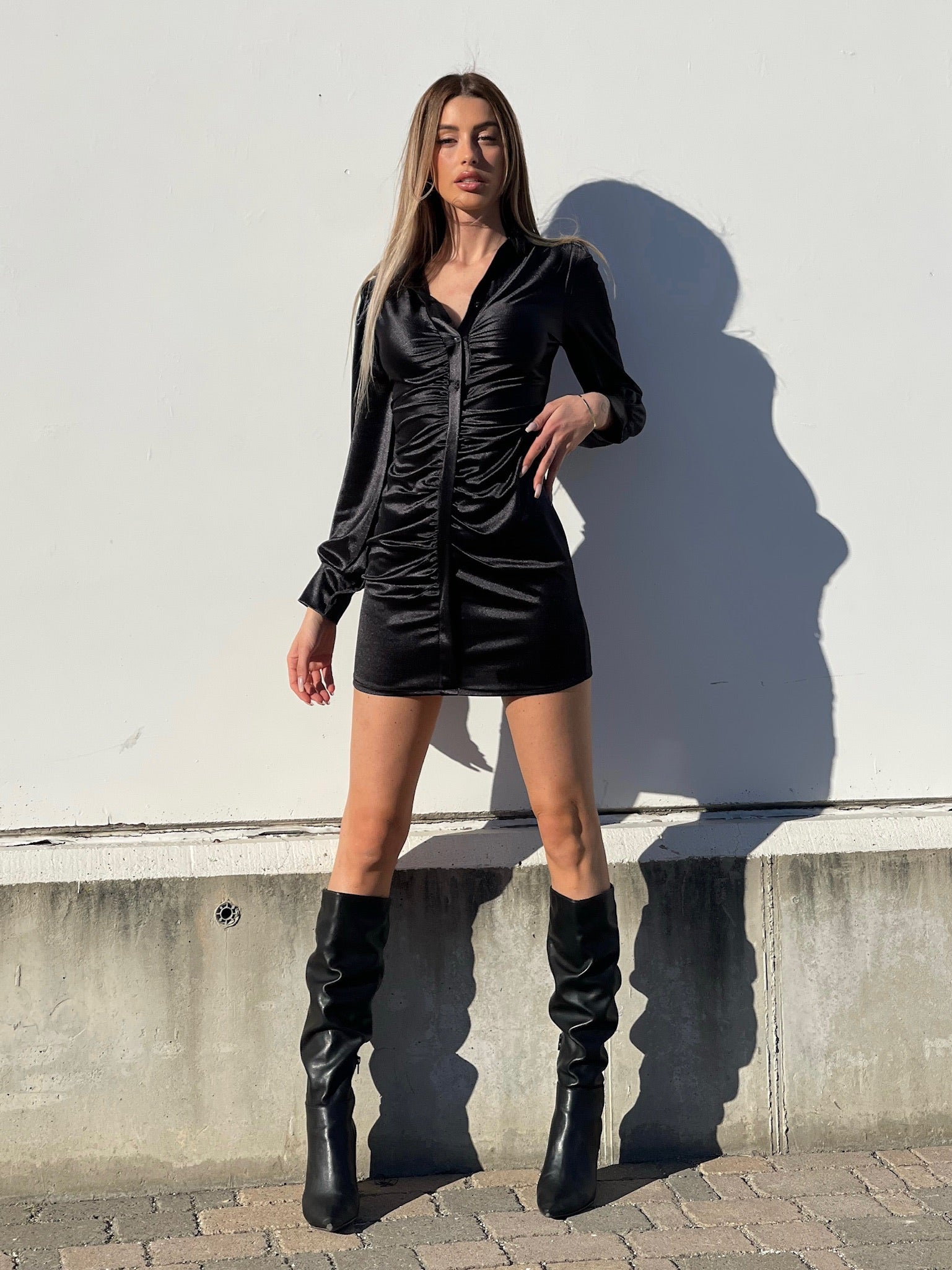 Abito in raso nero schiena aperta - R.a. Boutique 