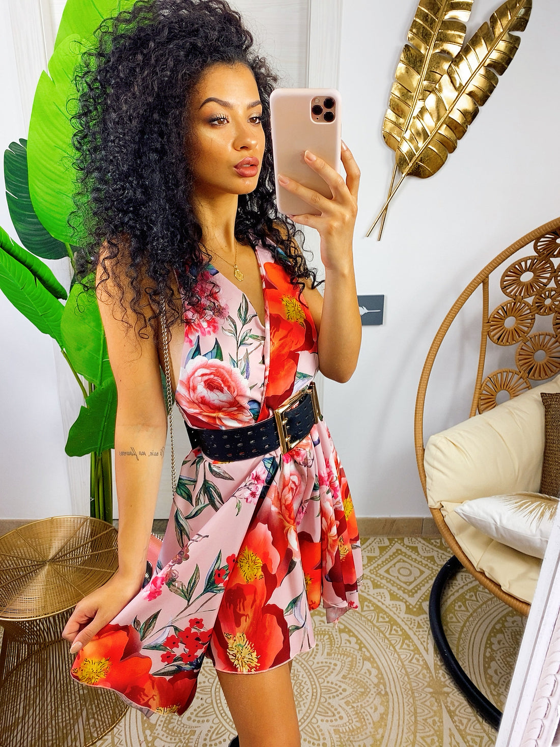 Tutina con incrocio a x sulla schiena fiori base rosa - R.a. Boutique 